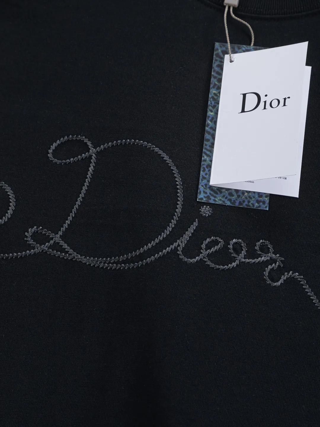 🅿️190 DIOR Dior Dior dior CD micro wide version S-XL Dior 26ss official website is always unbeatable classic style permanent boutique counter timeless classic style large plain logo on the chest Ribbon signature style 🪡 embroidered logo pattern heavy craftsmanship same style short-sleeved T-shirt, cotton blended terry jersey fabric, original development This is from the 2025 beachwear limited series. The full-logo jacquard towel highlights the classic Obliave flower. It is matched with an S-shaped round neck and topstitching. It is unique. The whole body is decorated with obliqve jacquard. The ribbed round neck is matched with V-shaped topstitching. Customized accessories. The whole body is customized and developed according to the Y-panel... Complete with three standards, it can control various styles and pay tribute to Dior's historic year! Coupled with the blessing of full-flower cotton material, both the upper body comfort and the existence are unparalleled. It can be said to be a must-have companion in summer. The excellent breathability and comfortable wearing feeling are unparalleled~ Recommended! ! Same style for men and women! Color: Black White Maroon Size: S-XL Size chart: S: Shoulder width 50-Bust 56-Length 70 M: Shoulder width 52-Bust 57-Length 72 L: Shoulder width 54-Bust 59-Length 74 XL: Shoulder width 56-Bust 62-Length 76