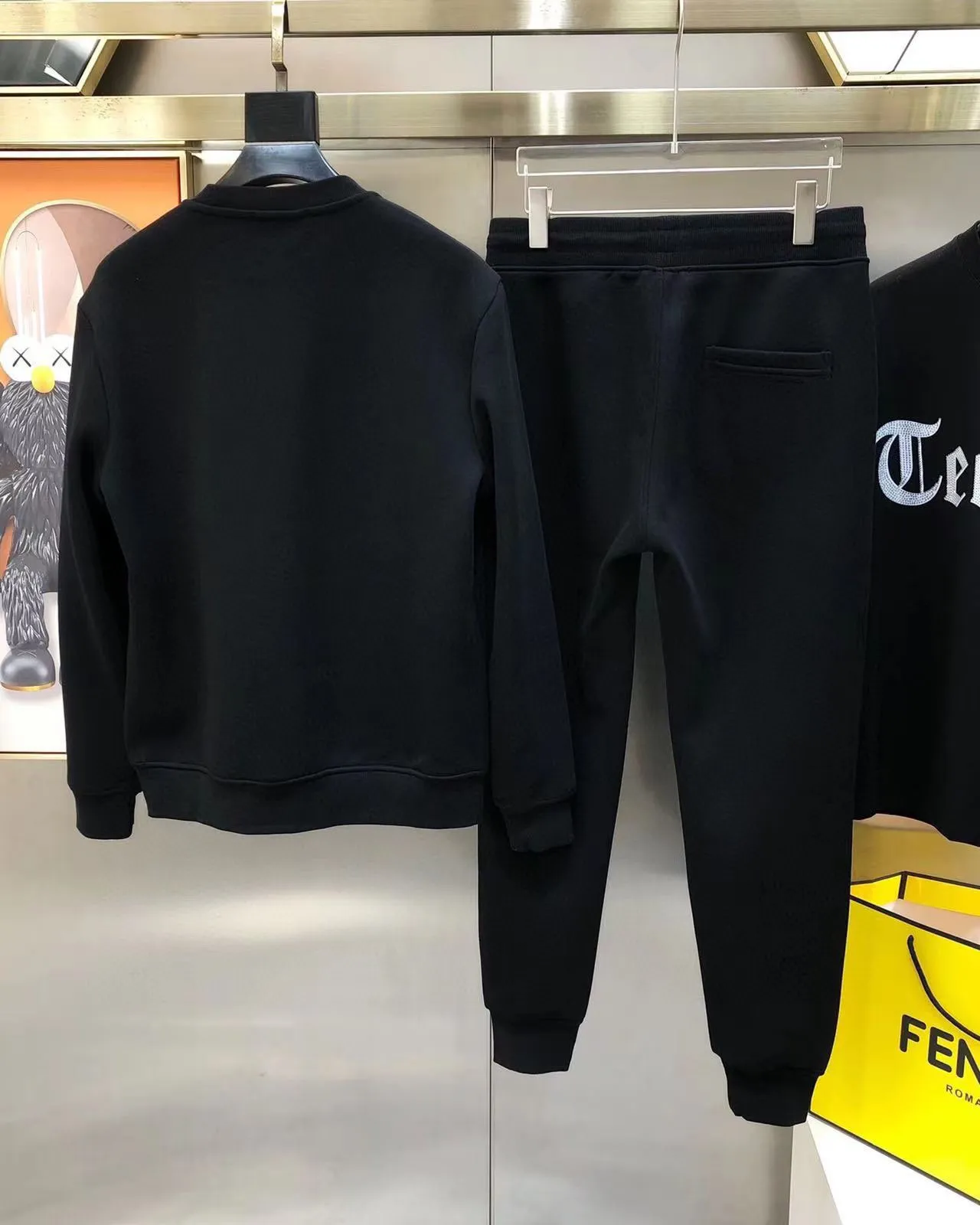 🅿️380 direct batch [DIOR Dior] (Fat Man Gospel) hot-selling suit is coming. Focus on the original version of the official website. 2025 new hot-selling sweatshirt suit. The original order is the best. 🇭🇰The meticulous work of top designers. Just for a fitting and perfect upper body effect. All-natural high-quality Roman cotton 100%, close-fitting comfort, noble and elegant! Original hardware embodies elegance and nobility! Counter size: M-5XL (maximum wear up to 220 pounds)