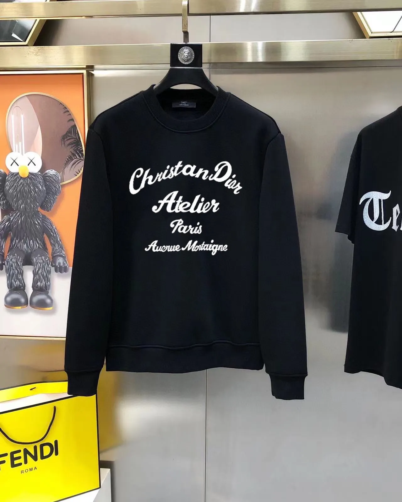 🅿️380 direct batch [DIOR Dior] (Fat Man Gospel) hot-selling suit is coming. Focus on the original version of the official website. 2025 new hot-selling sweatshirt suit. The original order is the best. 🇭🇰The meticulous work of top designers. Just for a fitting and perfect upper body effect. All-natural high-quality Roman cotton 100%, close-fitting comfort, noble and elegant! Original hardware embodies elegance and nobility! Counter size: M-5XL (maximum wear up to 220 pounds)