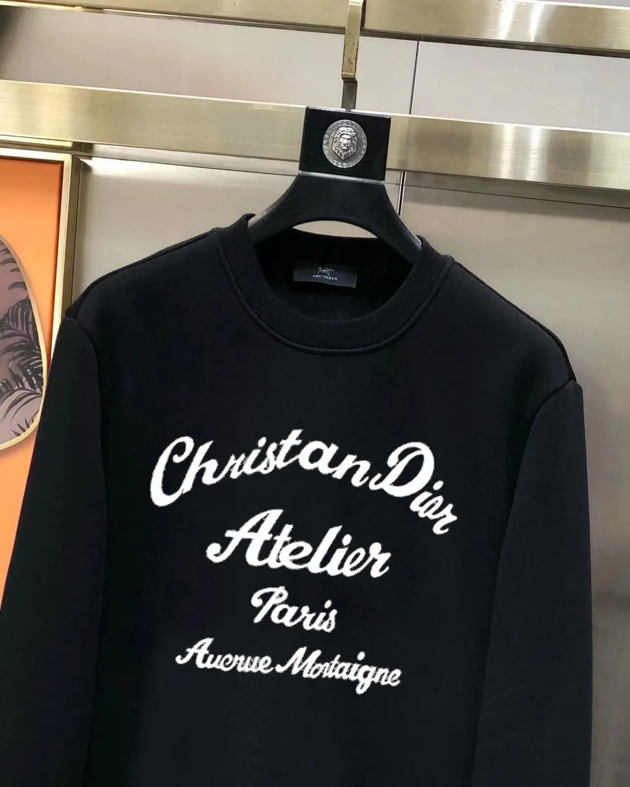 🅿️380 direct batch [DIOR Dior] (Fat Man Gospel) hot-selling suit is coming. Focus on the original version of the official website. 2025 new hot-selling sweatshirt suit. The original order is the best. 🇭🇰The meticulous work of top designers. Just for a fitting and perfect upper body effect. All-natural high-quality Roman cotton 100%, close-fitting comfort, noble and elegant! Original hardware embodies elegance and nobility! Counter size: M-5XL (maximum wear up to 220 pounds)