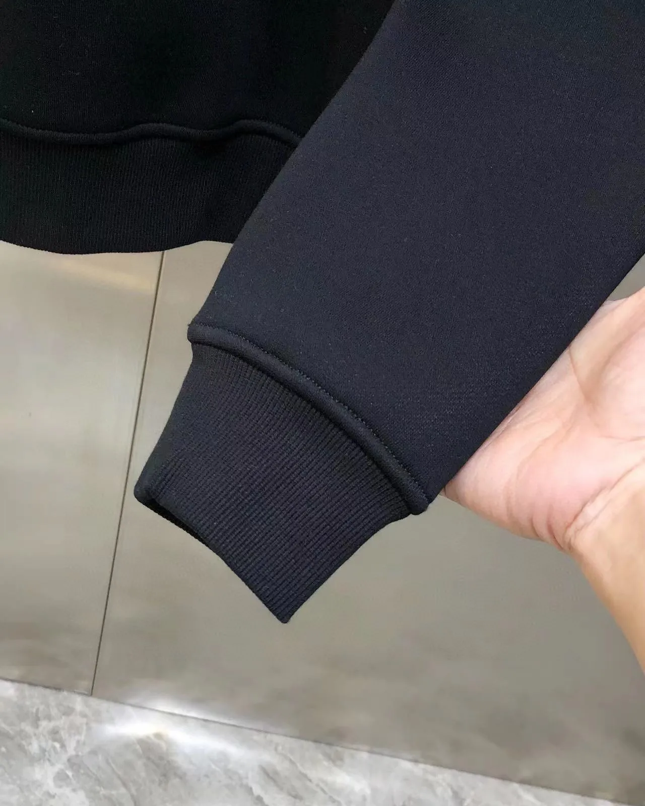 🅿️380 direct batch [DIOR Dior] (Fat Man Gospel) hot-selling suit is coming. Focus on the original version of the official website. 2025 new hot-selling sweatshirt suit. The original order is the best. 🇭🇰The meticulous work of top designers. Just for a fitting and perfect upper body effect. All-natural high-quality Roman cotton 100%, close-fitting comfort, noble and elegant! Original hardware embodies elegance and nobility! Counter size: M-5XL (maximum wear up to 220 pounds)
