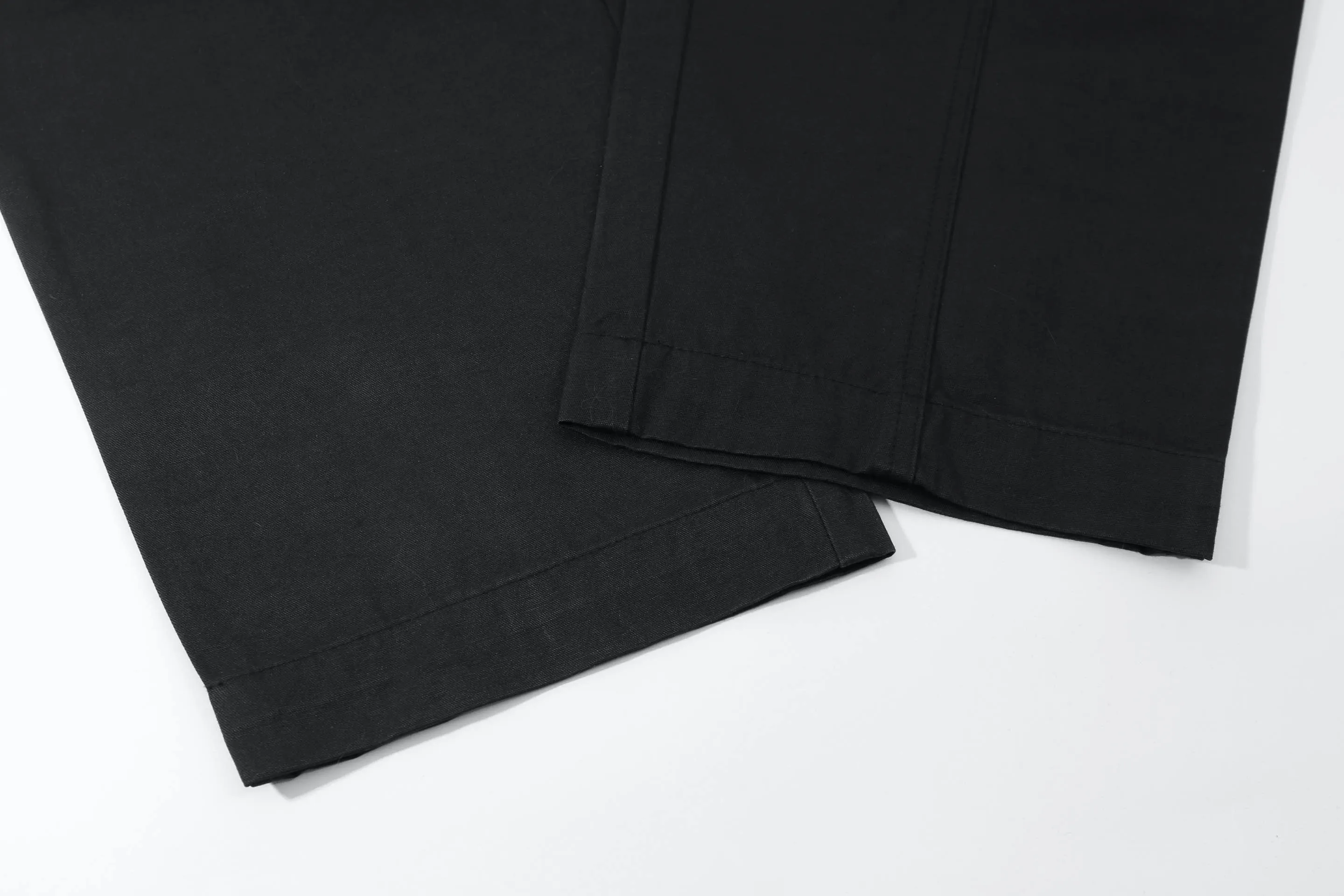 🅿️260 High-quality new DIO*CD belt metal buckle saddle pocket overalls casual trousers. This is a new product in the 2024 winter series. It incorporates Dir's high-end aesthetic style and reinterprets the classic logo. Crafted from black cotton-blend, they feature saddle pockets on the legs and a Dir rubber patch on the back for a unique look. Wear with pieces from the collection for a casual look. Front practical saddle pocket with buckle, Dir rubber patch, hidden zipper and hook closure, side slip pockets and rear hidden pocket, 51% nylon, 49% cotton, trim: 100% synthetic leather, black, unisex! Size SIZE: XS S ML
