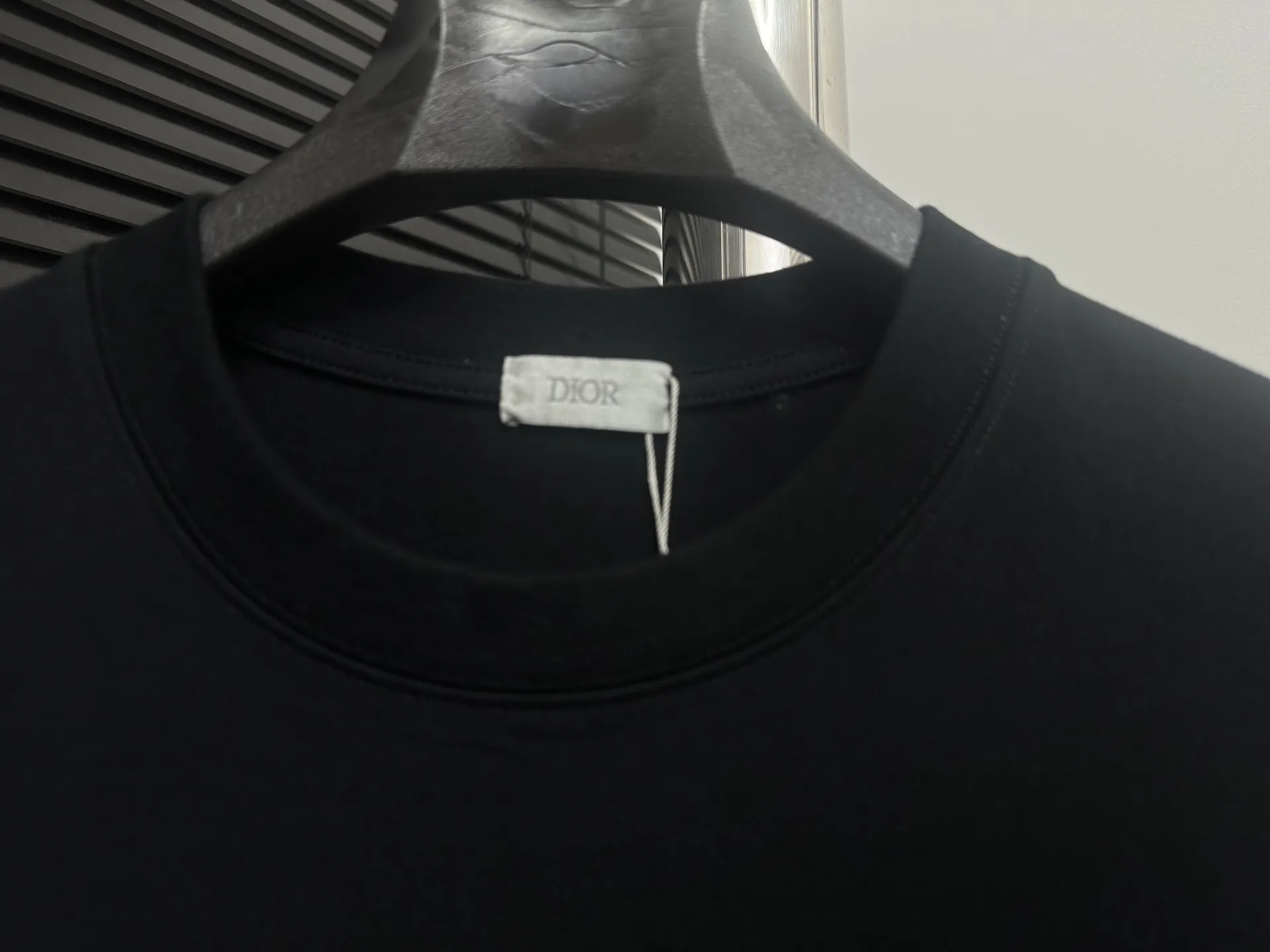 🅿️170 [dior] Dior 25ss letter burst sponge short sleeves. Customized 280g same vat dyed fabric. Very comfortable to the touch. The latest brick cabinet in spring and summer is fashionable and versatile. It is very suitable for both men and women. A must-have hangtag. Collar label. Washed wheat three labels are complete. Color: black white. Size: S-XL.