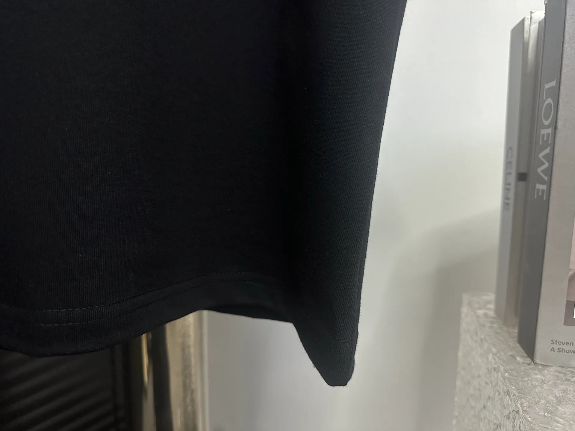 🅿️170 [dior] Dior 25ss letter burst sponge short sleeves. Customized 280g same vat dyed fabric. Very comfortable to the touch. The latest brick cabinet in spring and summer is fashionable and versatile. It is very suitable for both men and women. A must-have hangtag. Collar label. Washed wheat three labels are complete. Color: black white. Size: S-XL.