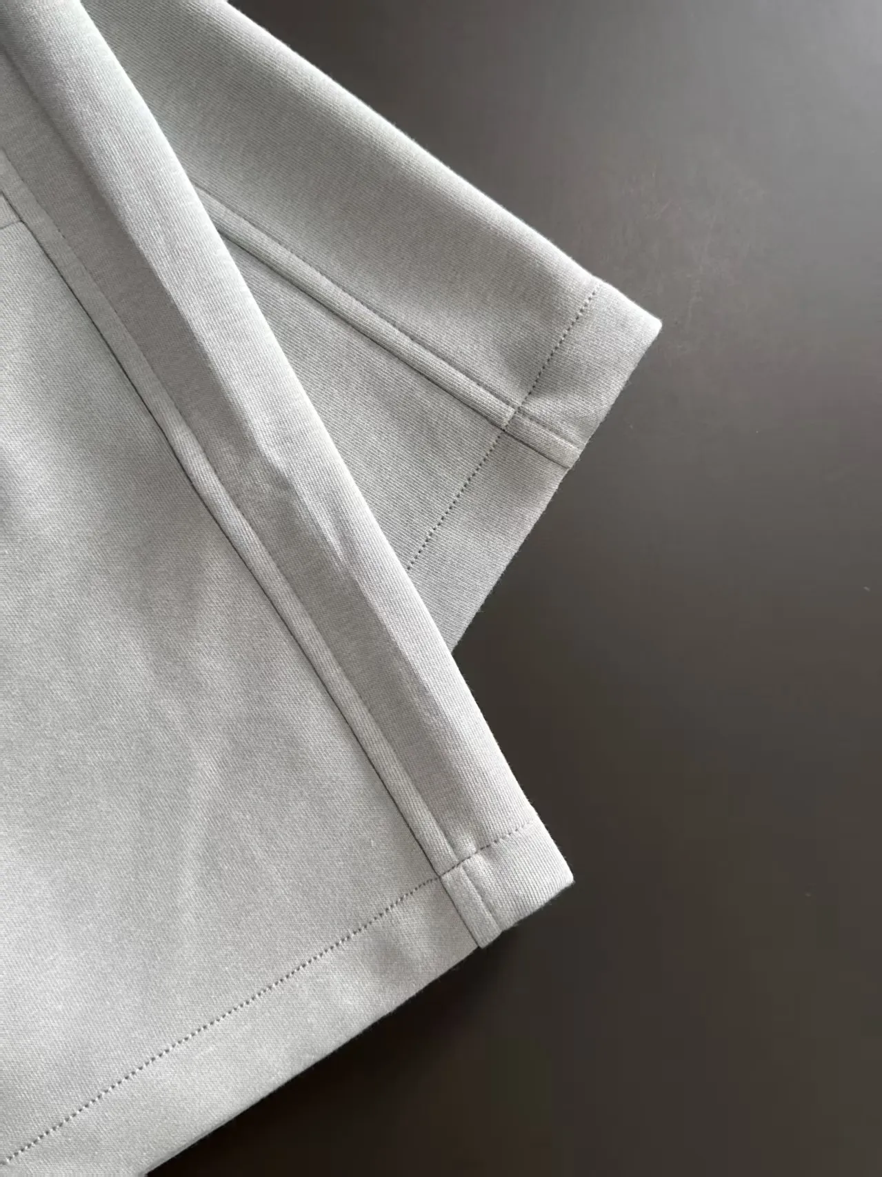 🅿️330 shipped next day. High-quality DIOR Dior 2025 spring and summer new high-definition elastic band casual solid color loose shorts. Made with machines imported from Italy. The hem of the trousers is stitched with two needles. The stitching is fine and firm. The fabric is customized at the counter. It has high breathability and comfort. The details are impeccable. The design concept of brand elements reflects high quality. It feels delicate and soft! It presents a casual cut and the upper body shape is great! Size: M-3XL