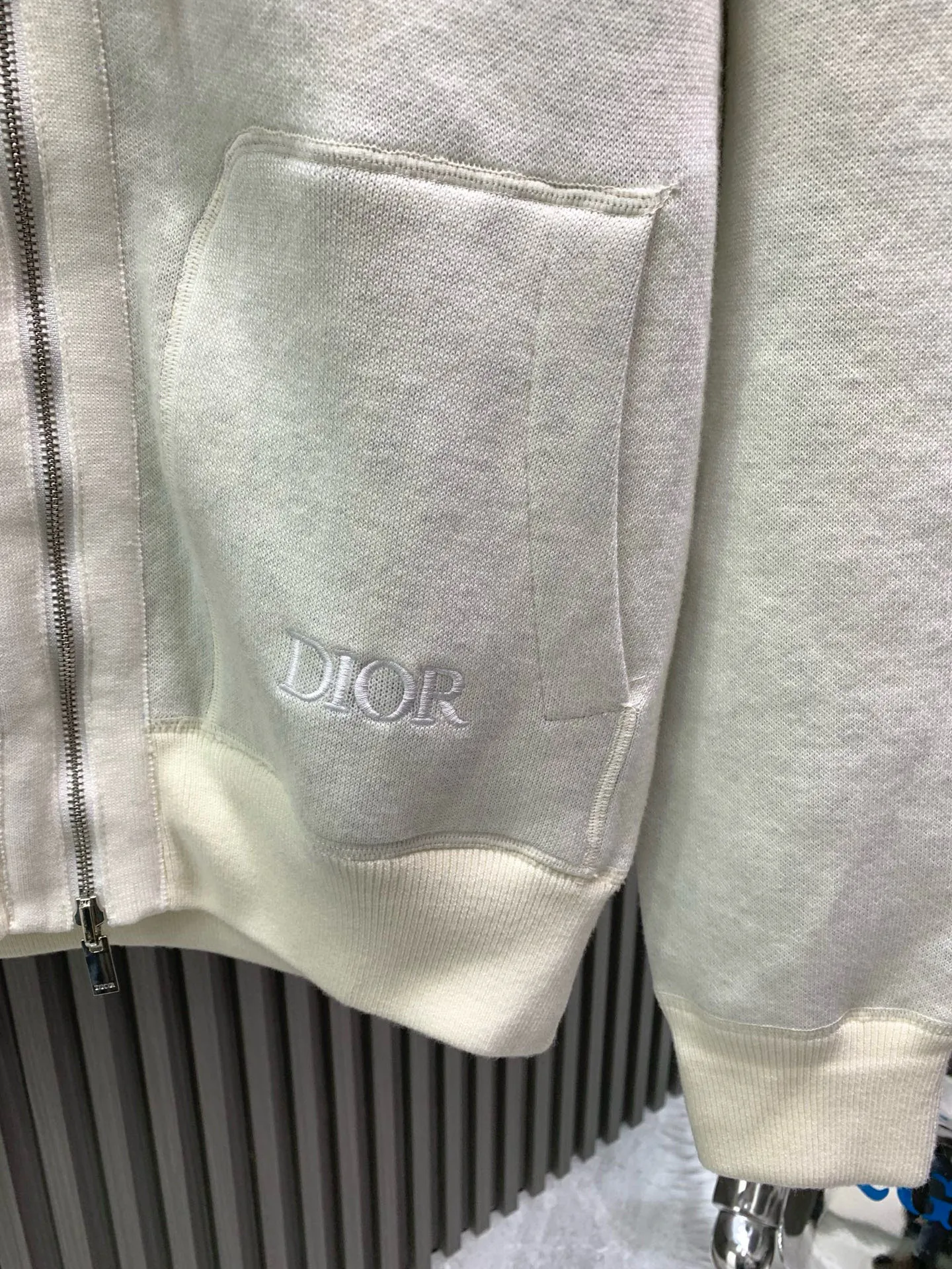 🅿️760 white
