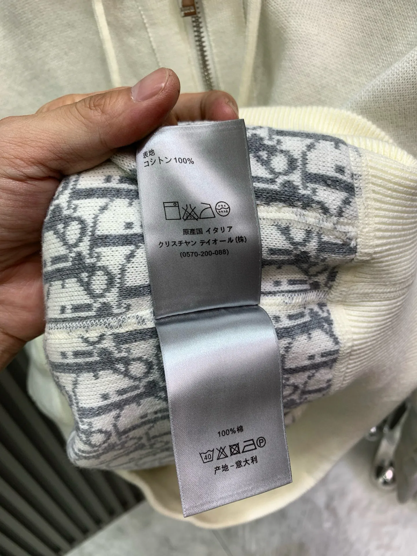 🅿️760 white