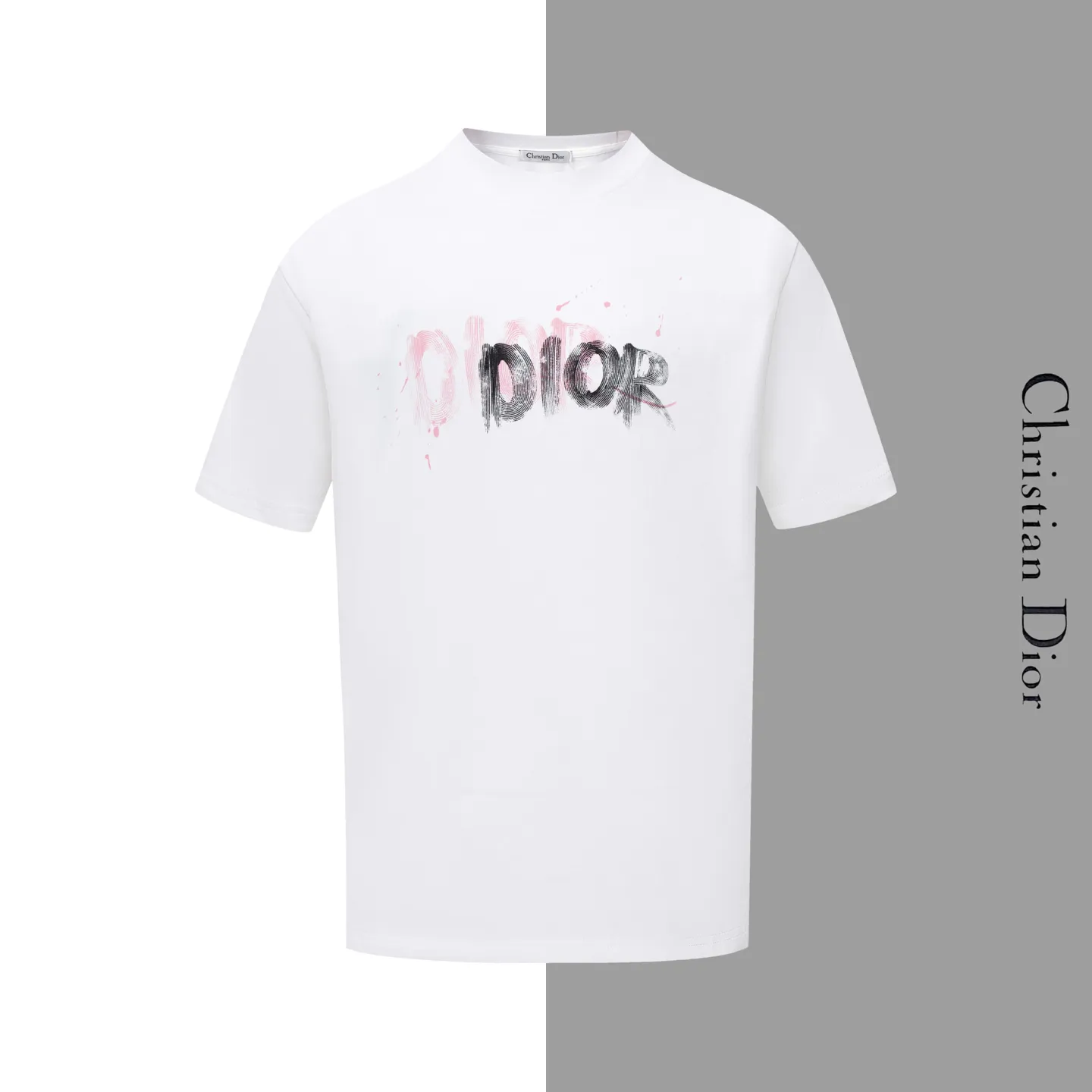 🅿️170 Style No. #Z105 Dior colorful graffiti letter round neck short-sleeved DIOR official website consistent style Fabric: 32-count double yarn 280g pure cotton fabric Weaving and dyeing threads of the same color in the same cylinder Process: imported machine white ink direct-jet printing Supporting: complete three labels Cardboard oil paper code sticker packaging High temperature pre-shrinking process before production, no shrinkage and deformation Imported machine professional plate production os version Can wear up to 200 pounds. The size is measured manually. The error of 2-3cm is normal. Color: black white size: s m l xl