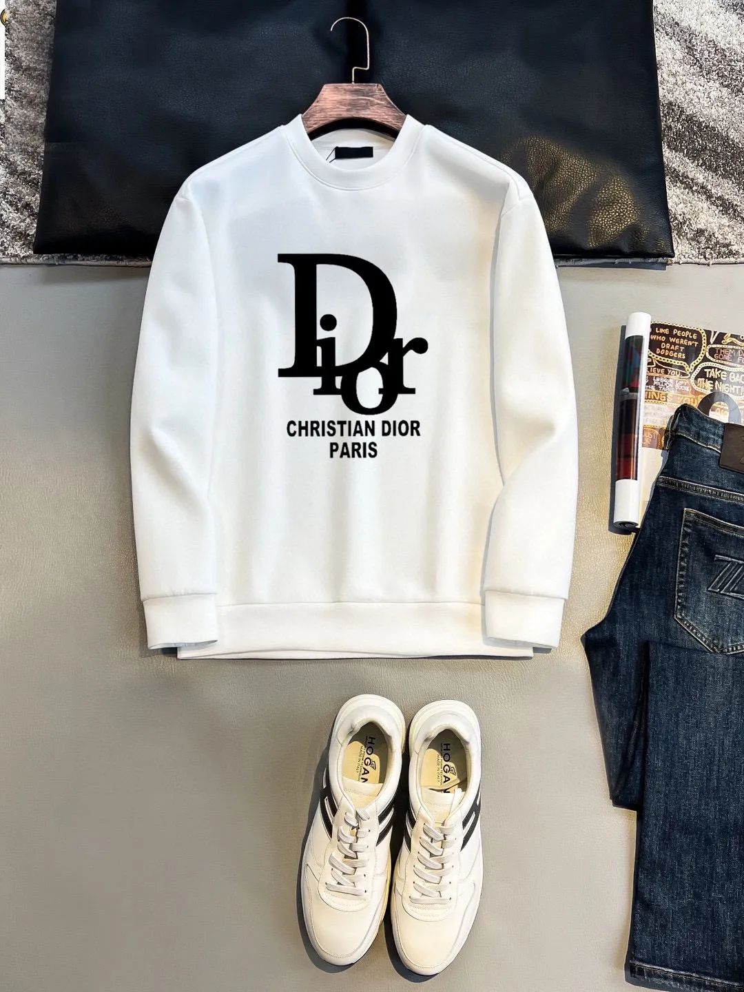 🅿️220 brand [DIOR Dior] (good news for fat people) 2025ss autumn latest long-sleeved round-neck sweatshirt, on sale simultaneously on the official website. Refreshing and breathable. Made of top Tencel Roman. Comfortable and soft. 3D three-dimensional clarity. Super fashion sense. Great for gifting and keeping for yourself. Size: M-5XL (can wear up to 220 pounds)