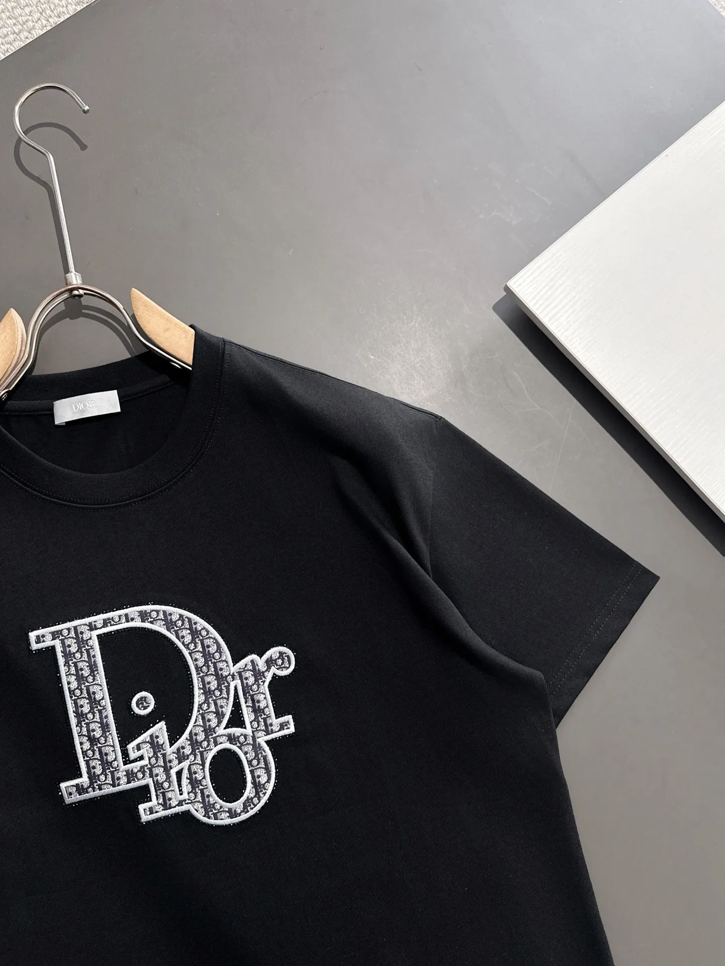 🅿️260 Dior 2꯭0꯭2꯭5 new spring and summer style ❤️ Original ⌚️ high version The fabric is made of 280 grams of high-density pure cotton. It does not deform or shrink. Process introduction: double thread movement, washing + front and rear precision 10,000-needle imported machine embroidery SIZE: M to 4XL