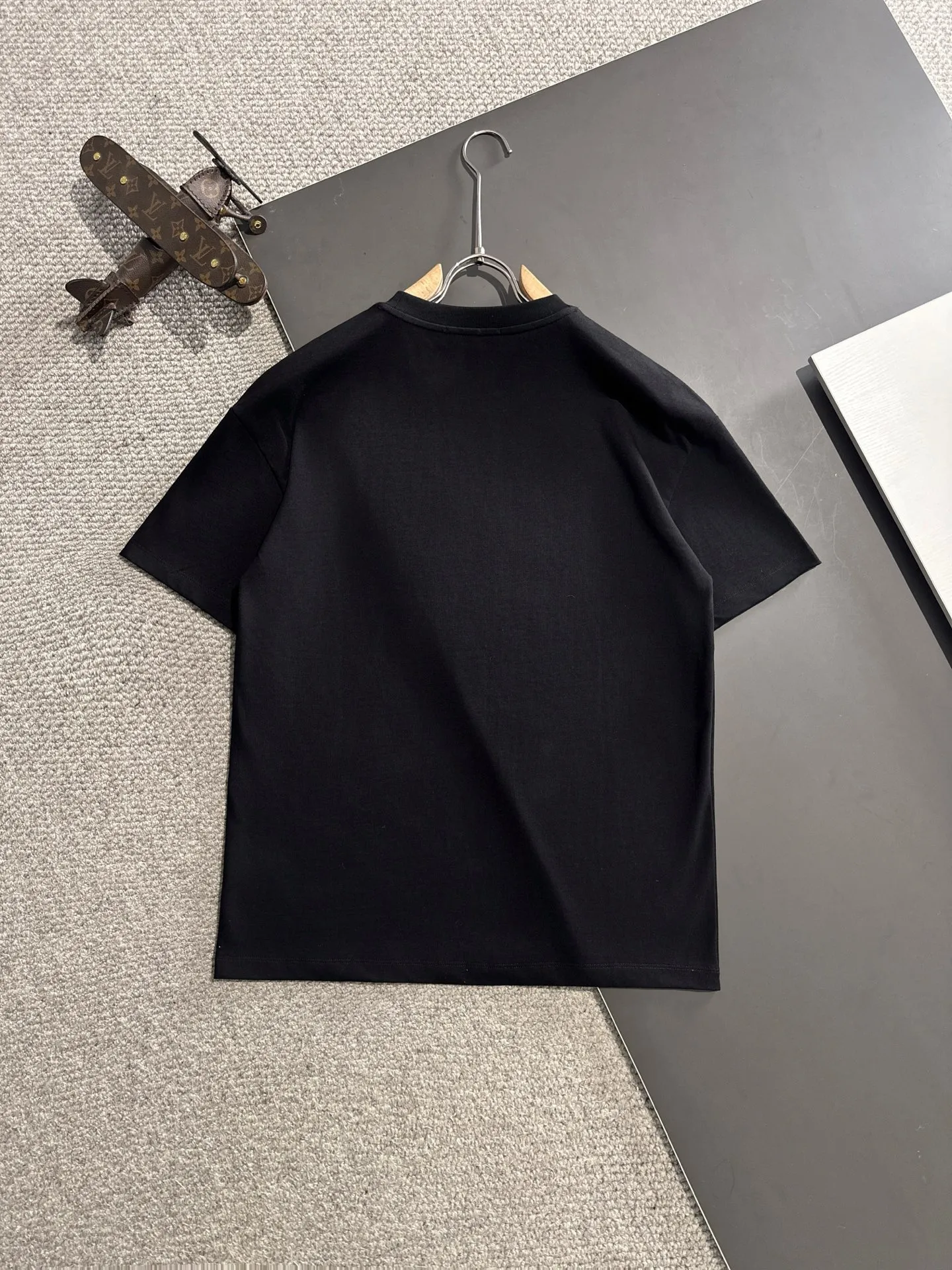 🅿️260 Dior 2꯭0꯭2꯭5 new spring and summer style ❤️ Original ⌚️ high version The fabric is made of 280 grams of high-density pure cotton. It does not deform or shrink. Process introduction: double thread movement, washing + front and rear precision 10,000-needle imported machine embroidery SIZE: M to 4XL