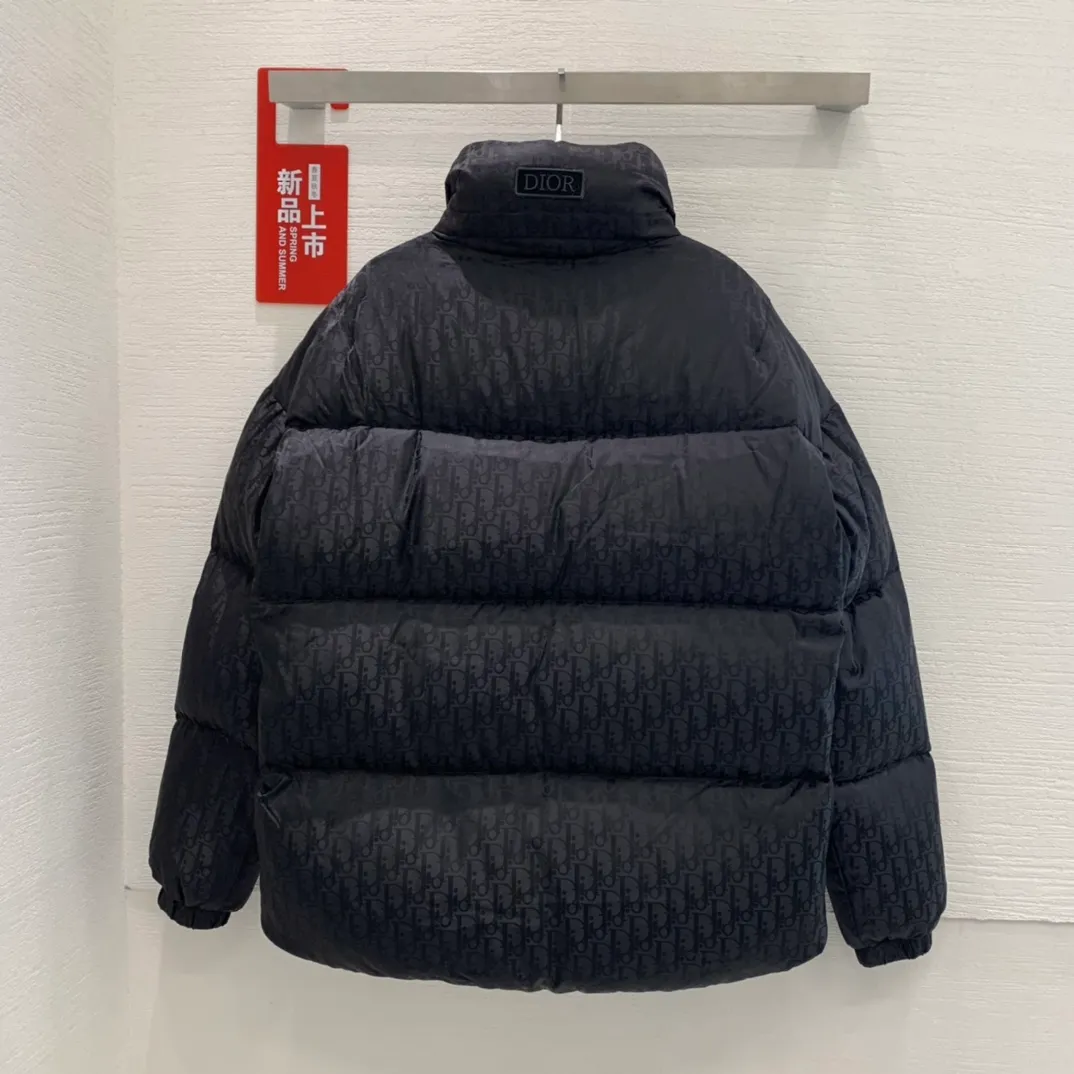 🅿️780 packed.   mu 🔥🔥🔥Dior Dior new fall and winter style 🆕 hat can be hidden Down jacket Original 1:1 customized hardware accessories are all imported and original customization Welcome to compare at the counter Absolutely high quality Use top 90 white duck down Super soft Full of feathers and fluffy Super heavy workmanship of the fabric 👍 Perfect version Size: 44-52