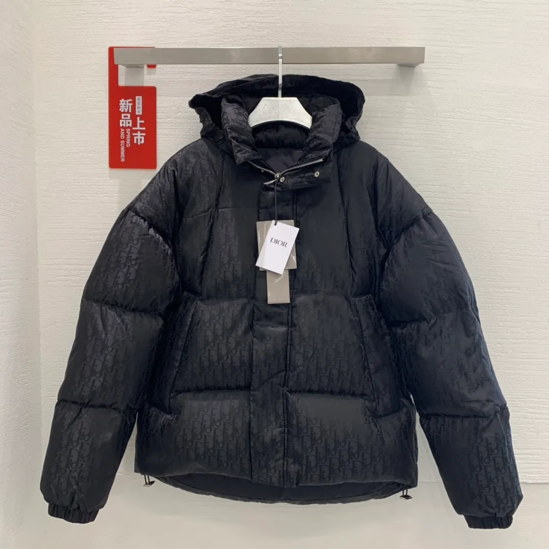 🅿️780 packed.   mu 🔥🔥🔥Dior Dior new fall and winter style 🆕 hat can be hidden Down jacket Original 1:1 customized hardware accessories are all imported and original customization Welcome to compare at the counter Absolutely high quality Use top 90 white duck down Super soft Full of feathers and fluffy Super heavy workmanship of the fabric 👍 Perfect version Size: 44-52