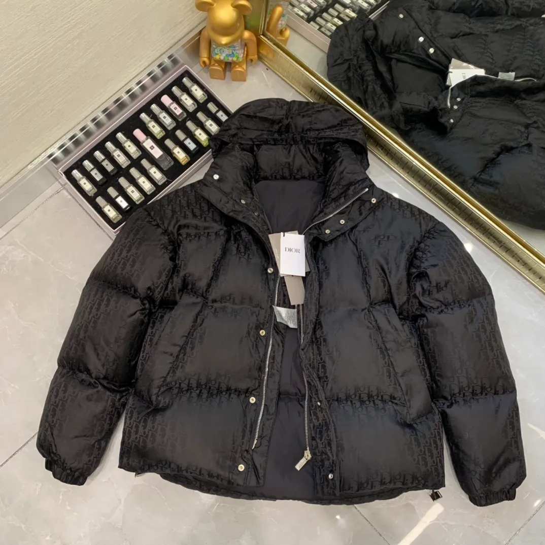 🅿️780 packed.   mu 🔥🔥🔥Dior Dior new fall and winter style 🆕 hat can be hidden Down jacket Original 1:1 customized hardware accessories are all imported and original customization Welcome to compare at the counter Absolutely high quality Use top 90 white duck down Super soft Full of feathers and fluffy Super heavy workmanship of the fabric 👍 Perfect version Size: 44-52