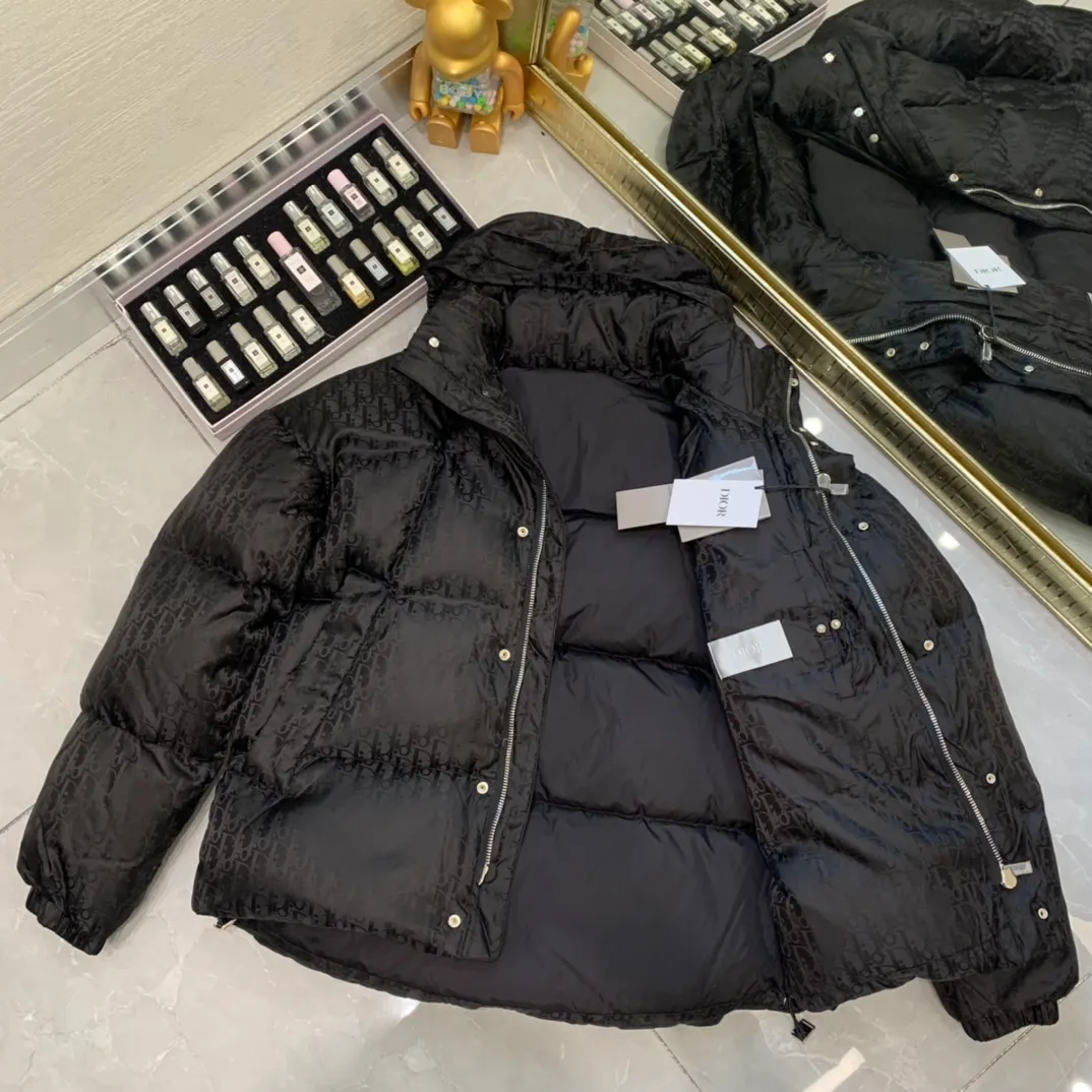 🅿️780 packed.   mu 🔥🔥🔥Dior Dior new fall and winter style 🆕 hat can be hidden Down jacket Original 1:1 customized hardware accessories are all imported and original customization Welcome to compare at the counter Absolutely high quality Use top 90 white duck down Super soft Full of feathers and fluffy Super heavy workmanship of the fabric 👍 Perfect version Size: 44-52