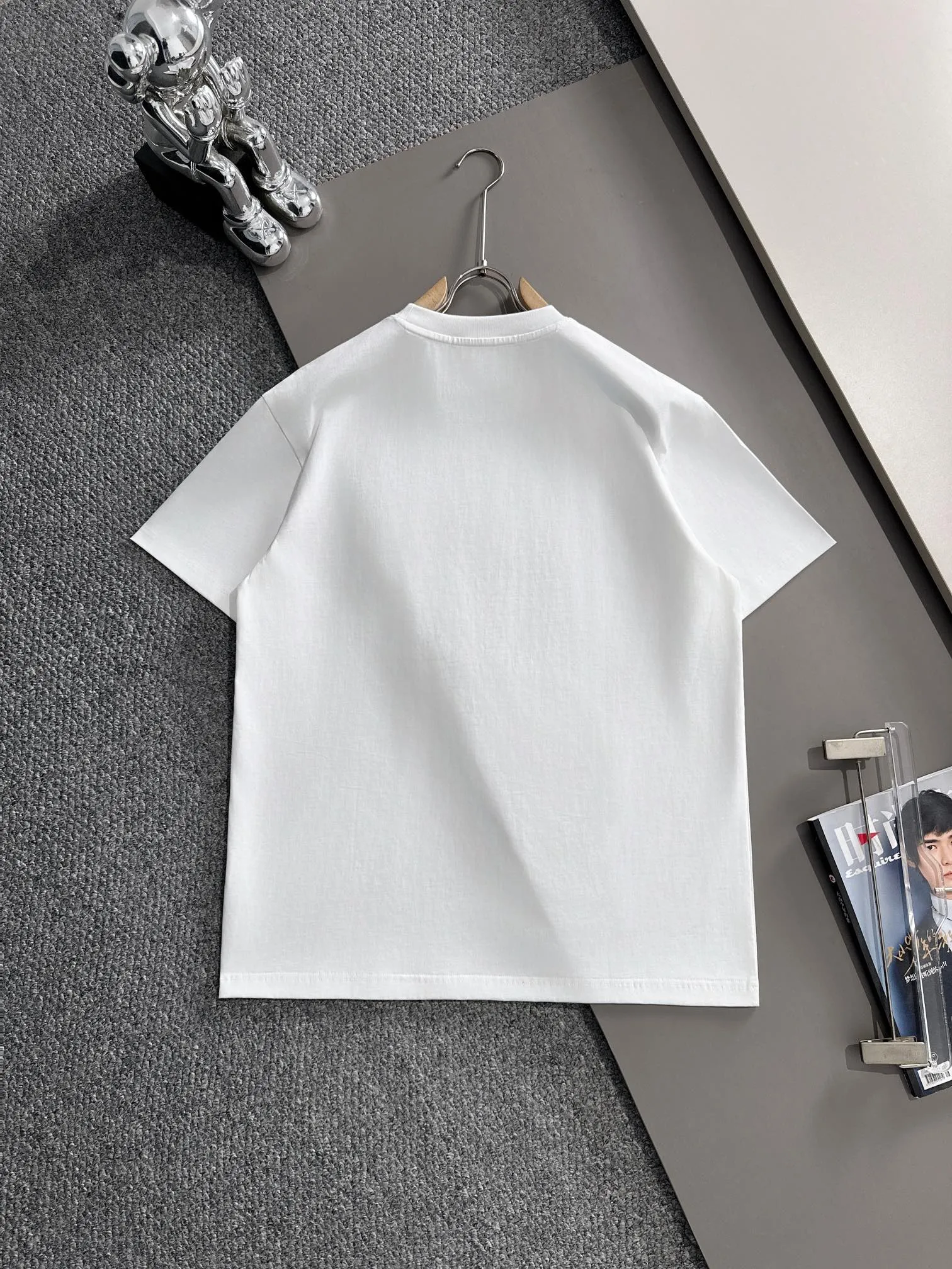 🅿️170 (arrives the next day) Dior 2025 new multi-element CD patch embroidered letter logo, same style for men and women, short-sleeved T-shirt ·Customized 260g 100% double yarn pure cotton fabric ·Design dyed 32 double-strand threads ·Collar label, hangtag, main mark and three labels complete Color: White Size: XS S M L