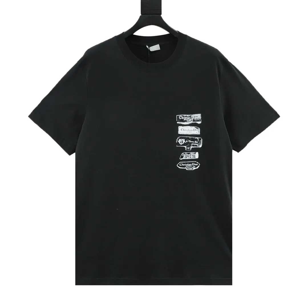 🅿️210 DIOR/Dior flocked archival letter printed short-sleeved T-shirt is woven with 24-count special compact cotton yarn. The weaving process requires high standards and requires the use of advanced looms and high-quality raw materials. Flocking printing is a special printing process that first uses an adhesive to stick fiber nap to the fabric, and then combines the fiber lint to the fabric. Size: XS-L