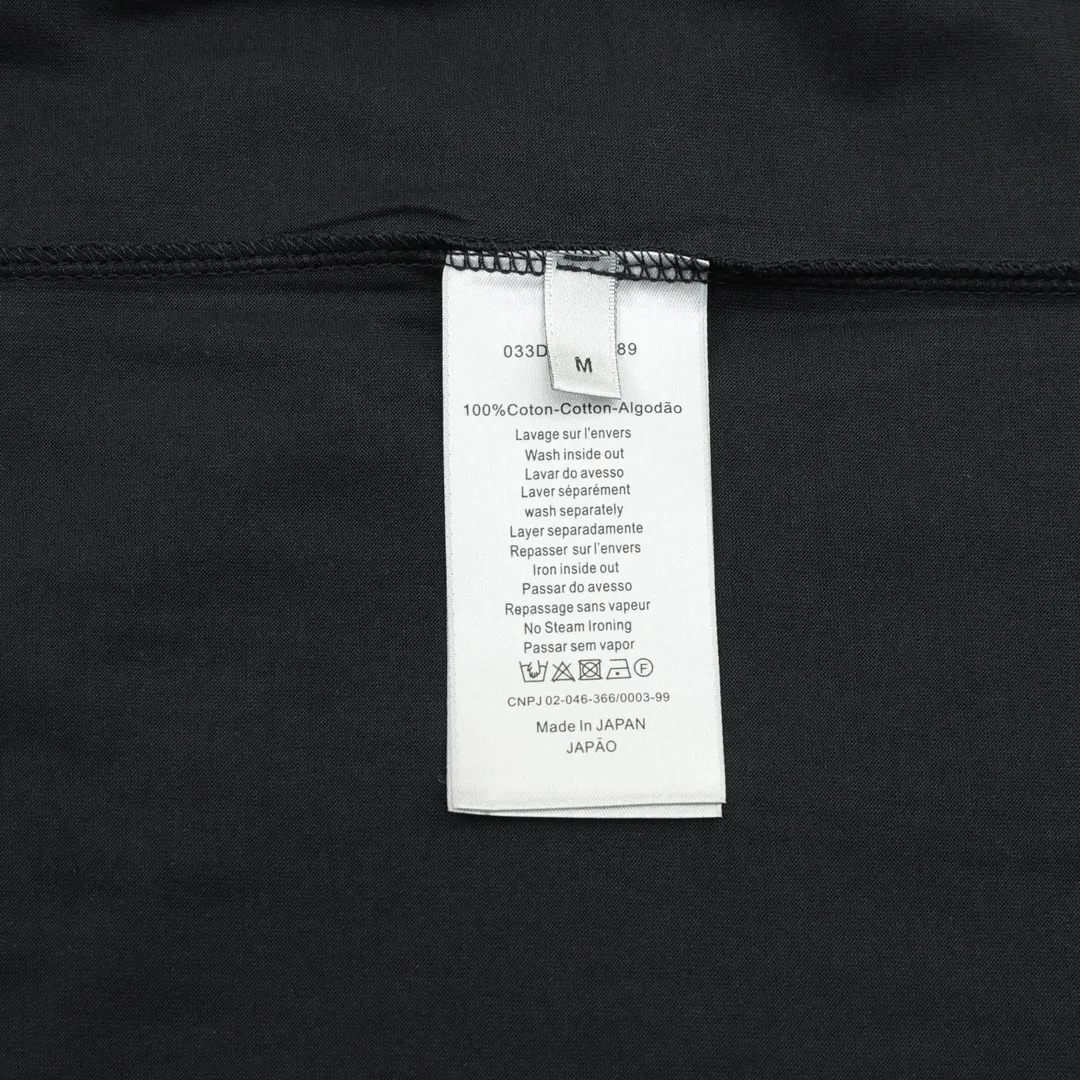 🅿️210 DIOR/Dior flocked archival letter printed short-sleeved T-shirt is woven with 24-count special compact cotton yarn. The weaving process requires high standards and requires the use of advanced looms and high-quality raw materials. Flocking printing is a special printing process that first uses an adhesive to stick fiber nap to the fabric, and then combines the fiber lint to the fabric. Size: XS-L