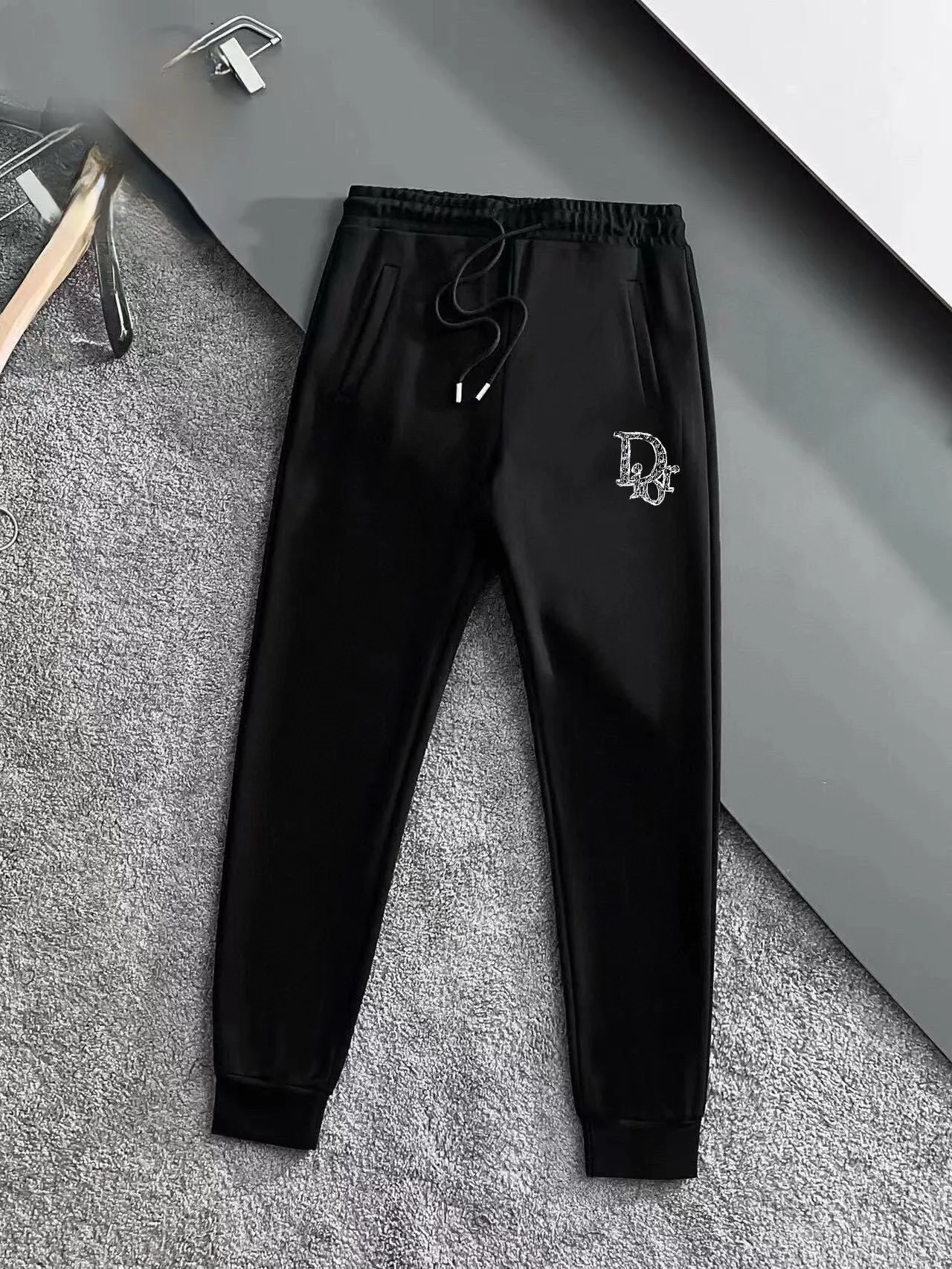 🅿️420 [DIOR Dior] (Fat Man Gospel) hot-selling suit is coming. Focus on the original version of the official website. 2025 new hot-selling cardigan sweater suit. The original order is the best product. 🇭🇰The meticulous work of top designers is dedicated to a fitting and perfect upper body effect. All-natural high-quality Roman cotton 100%, close-fitting comfort, noble and elegant! Original hardware embodies elegance and nobility! Counter size: M-5XL (maximum wear up to 220 pounds)
