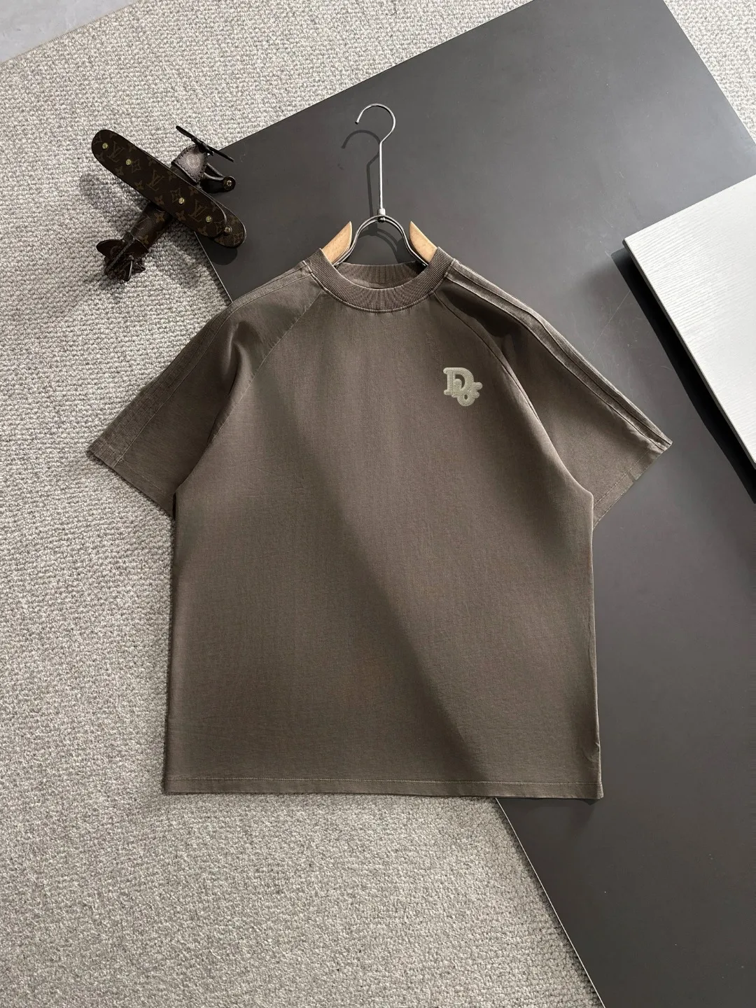 🅿️500 next day shipping DIOR/Dior high quality 2025 spring and summer new elastic band casual heavy industry washed suit, batik tripe sweat-absorbent and breathable, counter-customized fabric with high breathability and comfort, impeccable details, brand element design concept, reflecting high quality. It feels delicate and soft! It presents a casual cut and the upper body shape is great! Trading company channels are rare and available on the official website simultaneously! From a high-end men's positioning brand, high-end, low-key luxury taste, people can't refuse! Exquisite workmanship and impeccable quality! The overall style is simple, fashionable and timeless, fully meeting the requirements of stylish and tasteful dressing! Size: S-XXL