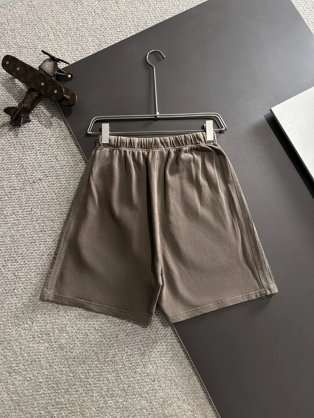 🅿️500 next day shipping DIOR/Dior high quality 2025 spring and summer new elastic band casual heavy industry washed suit, batik tripe sweat-absorbent and breathable, counter-customized fabric with high breathability and comfort, impeccable details, brand element design concept, reflecting high quality. It feels delicate and soft! It presents a casual cut and the upper body shape is great! Trading company channels are rare and available on the official website simultaneously! From a high-end men's positioning brand, high-end, low-key luxury taste, people can't refuse! Exquisite workmanship and impeccable quality! The overall style is simple, fashionable and timeless, fully meeting the requirements of stylish and tasteful dressing! Size: S-XXL