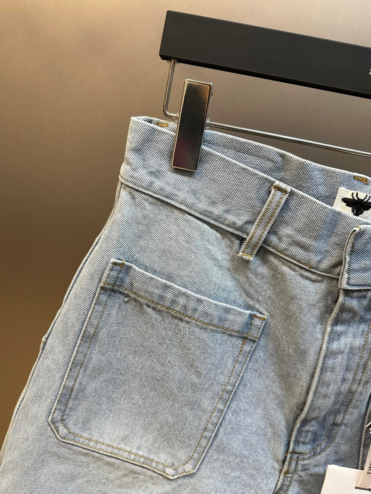 🅿️460 Dior Cuffed Denim Patch Pocket Shorts. These denim shorts are from the Dioriviera limited series and highlight fashion style. Crafted from light blue stonewashed cotton denim, it features practical front and rear patch pockets. A Christian Dior signature adds style to the back, while the interior is embellished with the classic Oblique print.  size：s m l