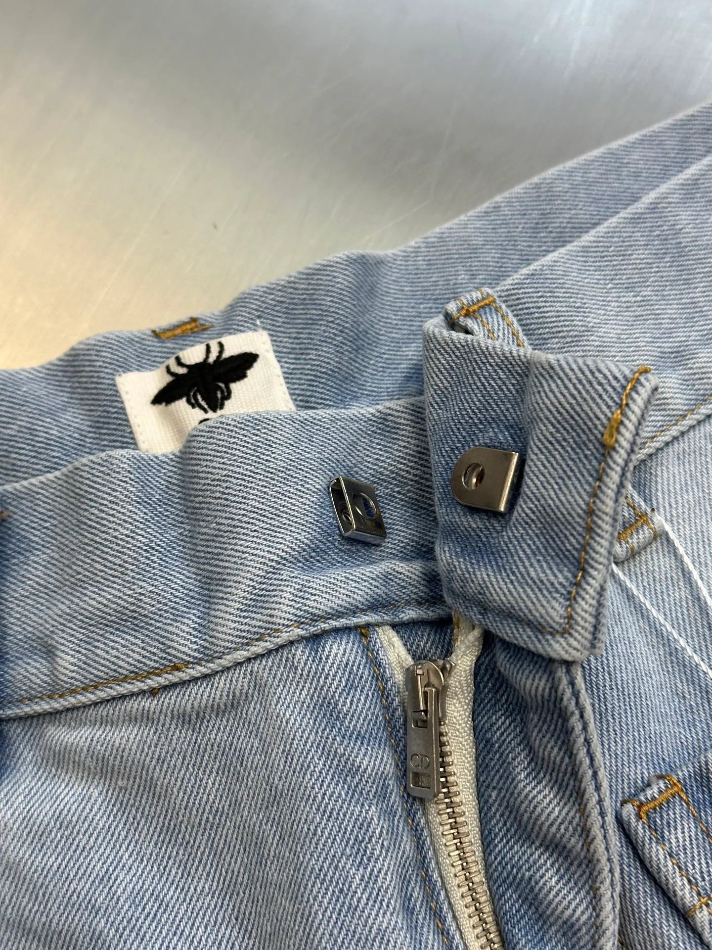 🅿️460 Dior Cuffed Denim Patch Pocket Shorts. These denim shorts are from the Dioriviera limited series and highlight fashion style. Crafted from light blue stonewashed cotton denim, it features practical front and rear patch pockets. A Christian Dior signature adds style to the back, while the interior is embellished with the classic Oblique print.  size：s m l