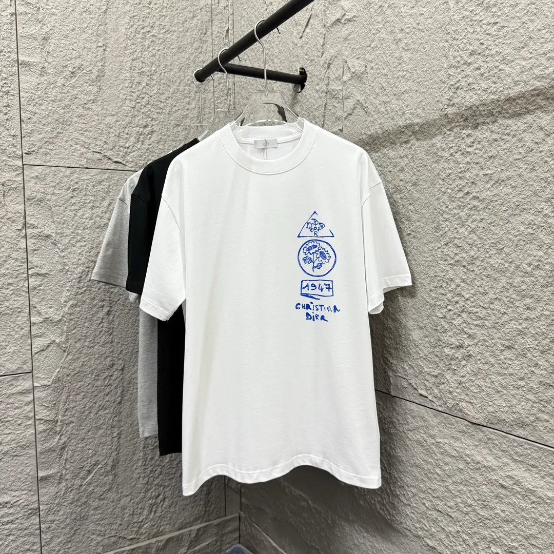 🅿️180 Dio*Dior* 2025 Spring and Summer Style Blue letters printed personalized logo Customized double yarn plain cotton fabric Short-sleeved T-shirt Uniform for men and women Color: White Black Light Blue Size: S (90-130 catties) M (120-150 catties) L (140-165 catties) XL (160-180 catties) XXL (180-210 pounds)