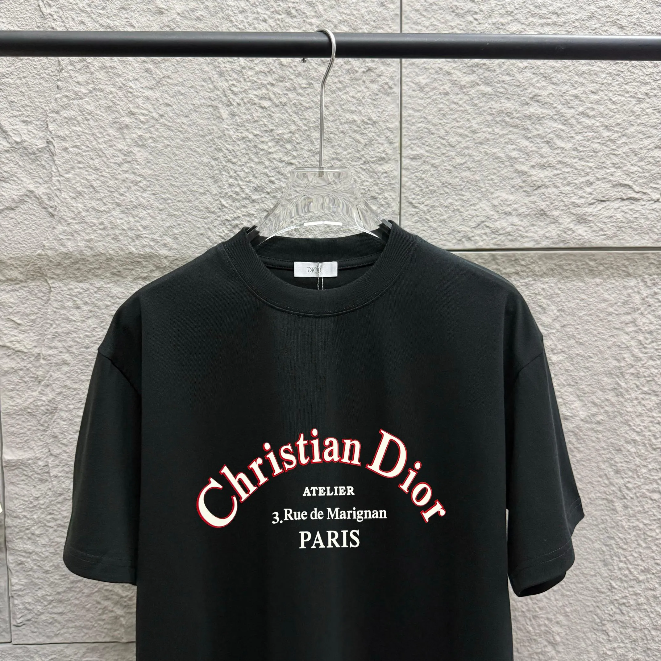 🅿️190 Dio* Dior 2025 spring and summer new style Classic letter flocking technology + three-dimensional silicone Simple and elegant Customized double yarn plain cotton fabric Short-sleeved T-shirt Unisex Color: Black White Size: S (90-130 catties) M (120-150 catties) L (140-165 catties) XL (160-180 catties) XXL (180-210 pounds)