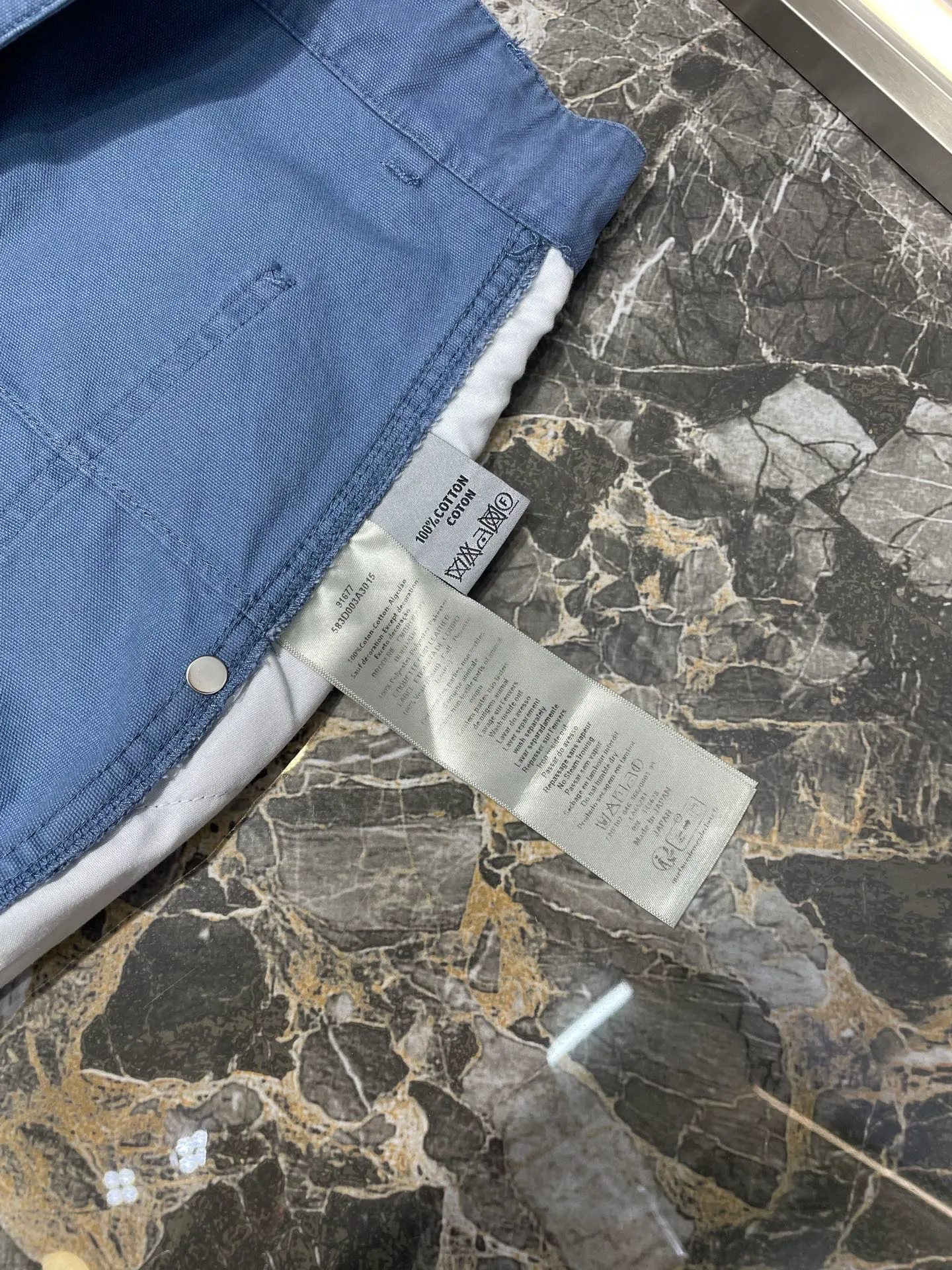 🅿️420 dior 🌟【Top original order】Embroidered letter shorts process description: The fabric is made of customized blue cotton fabric, engraved hardware buttons, classic letter logo embroidery, with gray leather tag on the back side, the overall routing is straight and delicate, the fabric is comfortable and soft, the color is consistent and no color difference. It can be matched with the same style to create a fashionable look, control various occasions, customized accessories, complete three labels, the same style for men and women! ⚠️Color: Blue ⚠️ Size: 46 48 50 52