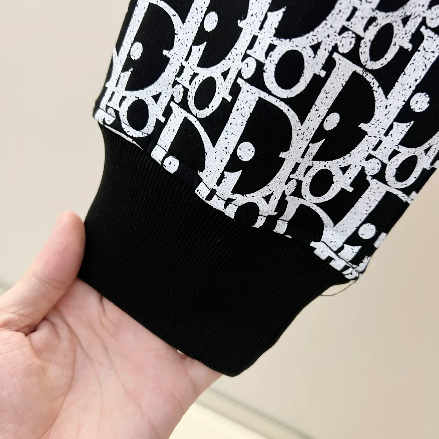 🅿️250 DIOR/Dior 420g pure cotton round neck sweatshirt, presbyopic gradient brand letters half-body printed LOGO, official synchronization, high version, high quality, fashionable personality, versatile trend, pure original quality, original fabric, tag, collar label, washed wheat, complete three standards, color: black, apricot. Size: XS-L