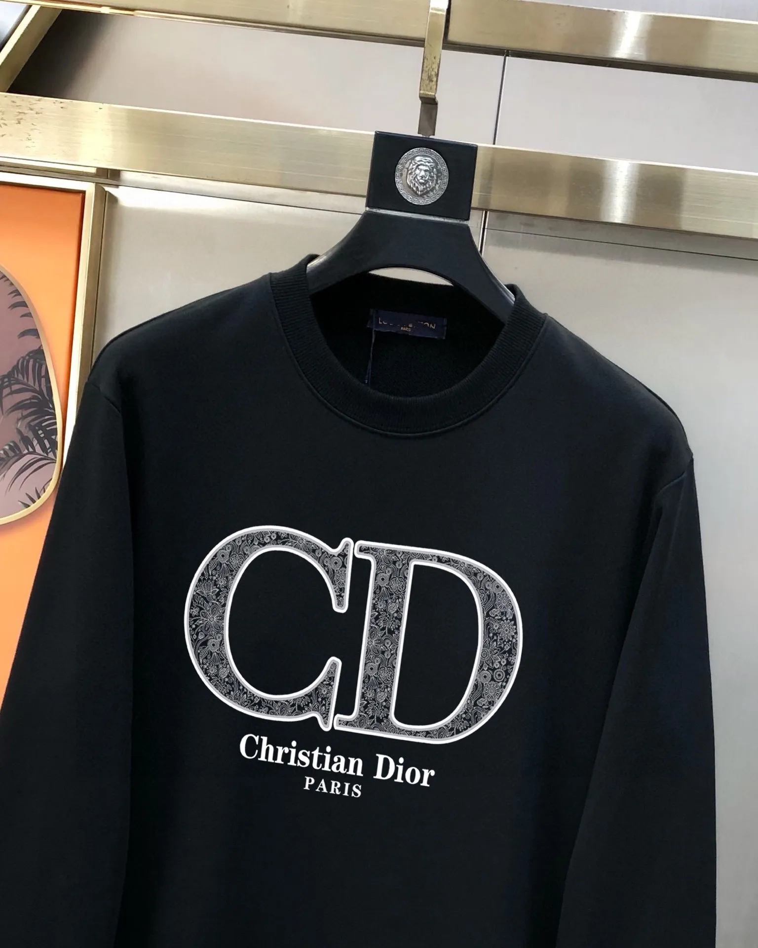 🅿️220 brand [DIOR Dior] (good news for fat people) 2025ss autumn latest long-sleeved round-neck sweatshirt, on sale simultaneously on the official website. Refreshing and breathable. Made of top Tencel Roman. Comfortable and soft. 3D three-dimensional clarity. Super fashion sense. Great for gifting and keeping for yourself. Size: M-5XL (can wear up to 220 pounds)