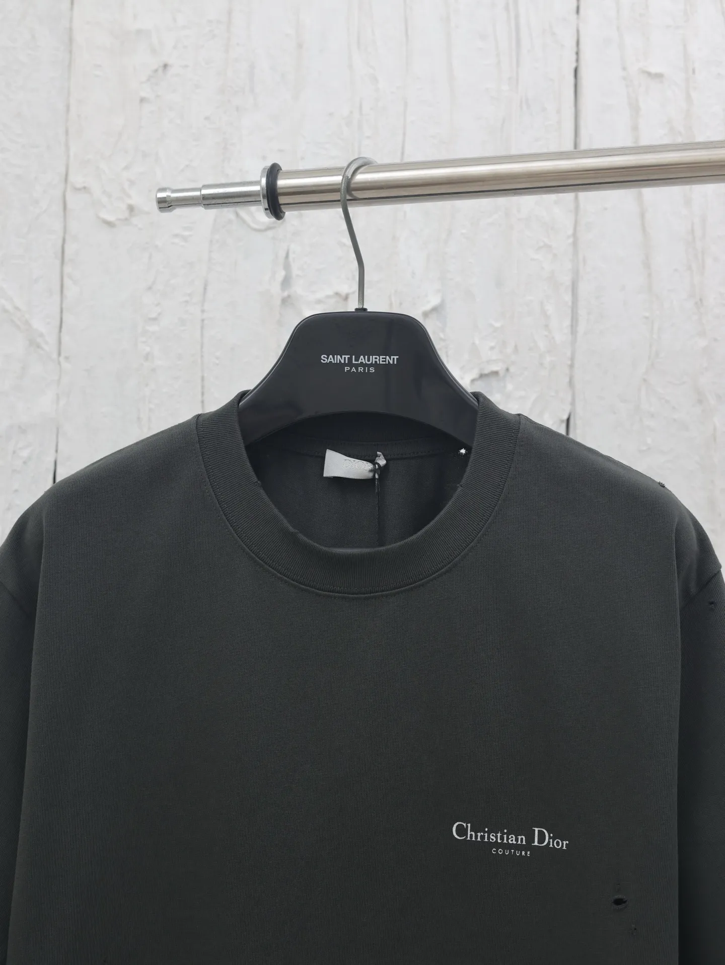 🅿️260 Dio*/Dior 25 spring and summer lily of the valley letter print round neck short sleeves YB purchased the pattern, using 270g washed cotton, 36-count double yarn, smooth fabric, comfortable and soft, skin-friendly and breathable, tight and thick feel, four-thread dense edge, double-thread collar edge, double-needle chain bottom hemming and stitching, the chest is decorated with brand letter logo printing, and the back is decorated with Lily of the Valley letter printing decoration, fine workmanship, can be matched with many types of clothing to create a fashionable look, customized accessories, complete three standards, the same style for men and women!  Size：S/M/L/XL