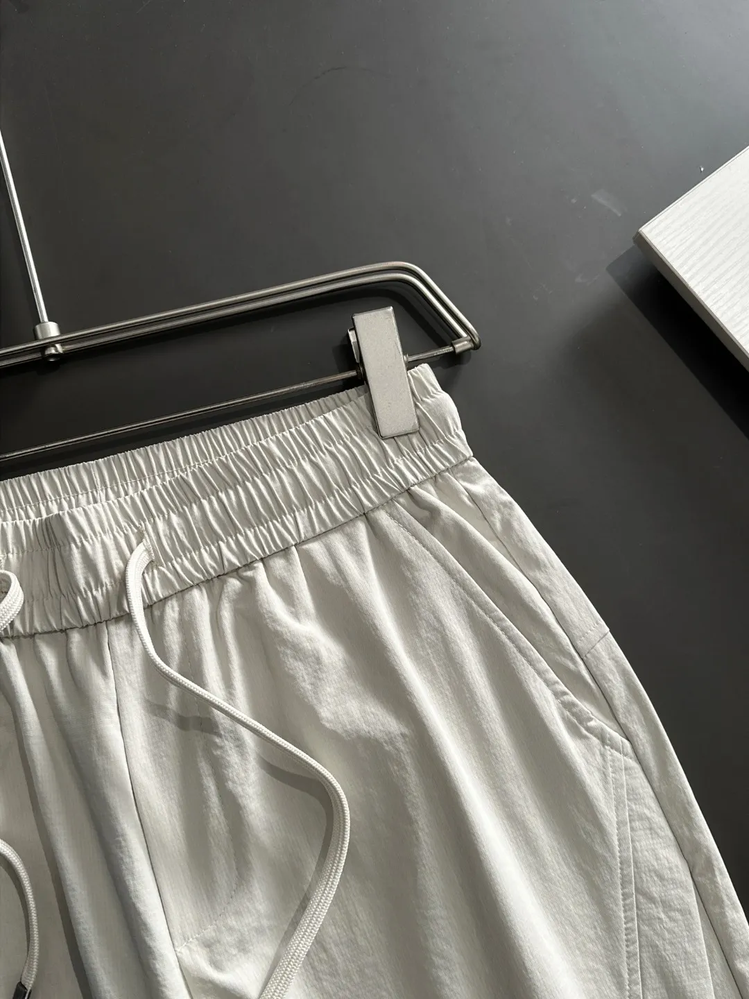 🅿️400 next day shipping Dior 2025 spring and summer new elastic band casual pants, thin counter custom fabrics, high breathability and comfort, impeccable details, brand element design concept, reflecting high quality. It feels delicate and soft! It presents a casual cut and the upper body shape is great! Size: M-4XL