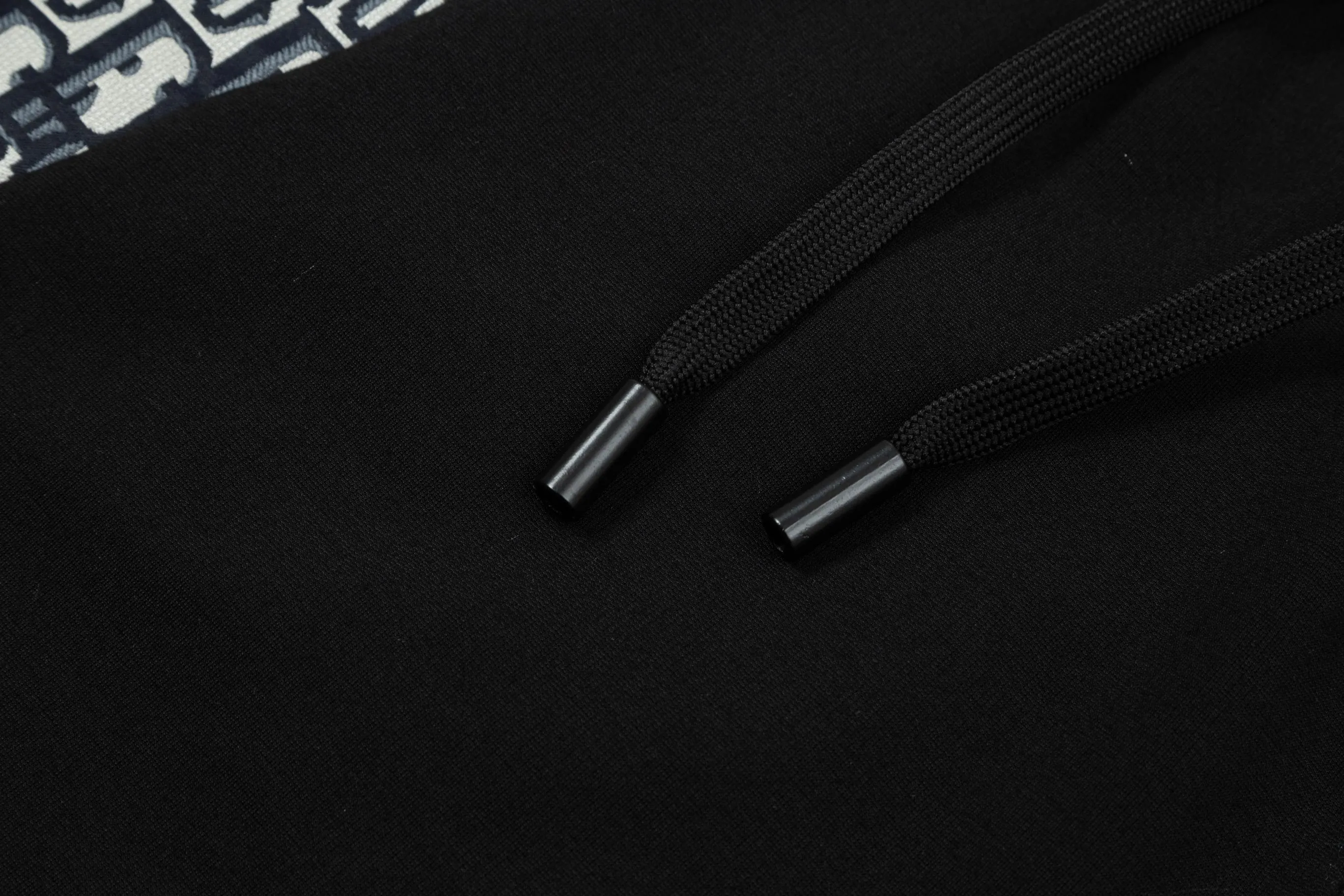 🅿️190 2025 Dior Dior new knitted shorts, customized fabric, knitted technology printed logo. The version is tight and three-dimensional, with straight stripe splicing. The customized trouser cord hardware has strong texture and smoothness. The upper body is comfortable and breathable. The concave and convex three-dimensional sense makes it a fashionable and casual outfit. Color: White-Black Size: M-4XL