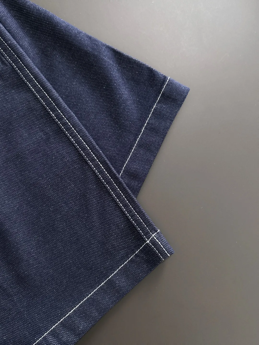 🅿️330 shipped next day. High-quality DIOR/Dior 2025 spring and summer new high-definition elastic band casual solid color loose shorts. Made with machines imported from Italy. The hem of the trousers is hemmed with two needles. The stitching is fine and firm. The fabric is customized at the counter. It has high breathability and comfort. The details are impeccable. The brand element design concept reflects high quality. It feels delicate and soft! It presents a casual cut and the upper body shape is great! Size: S-XXL