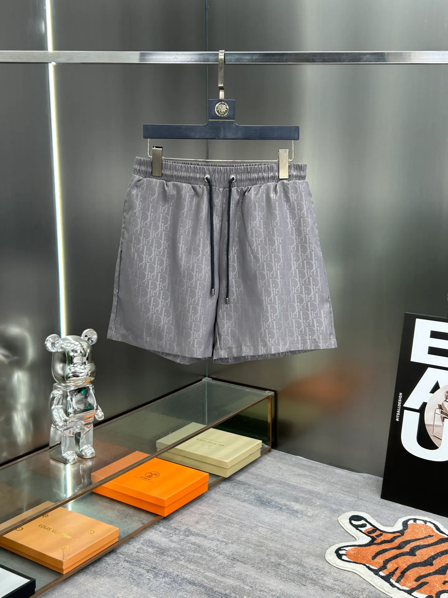 🅿️160 DIOR 2025 spring and summer new beach shorts, five-point shorts! Synchronized with the official website. Original 1-1 replica, fine workmanship, original hardware, selected high-quality polyester fiber fabric, delicate feel, a must-have item for summer, super handsome upper body effect, super real shooting, close contact with texture! Size: M-3XL