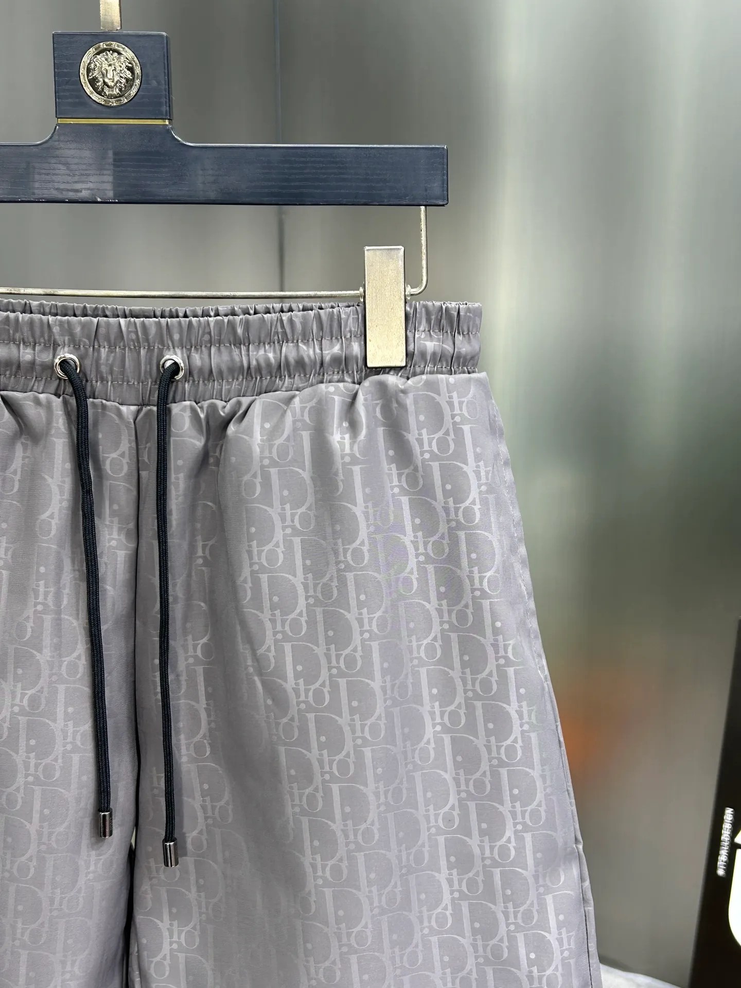 🅿️160 DIOR 2025 spring and summer new beach shorts, five-point shorts! Synchronized with the official website. Original 1-1 replica, fine workmanship, original hardware, selected high-quality polyester fiber fabric, delicate feel, a must-have item for summer, super handsome upper body effect, super real shooting, close contact with texture! Size: M-3XL