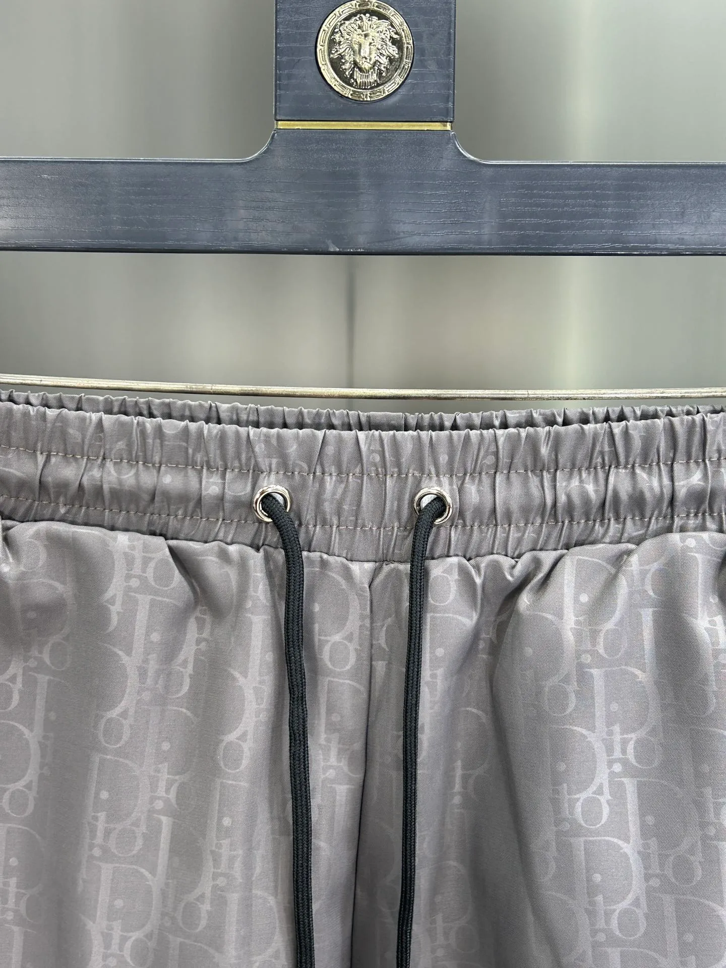 🅿️160 DIOR 2025 spring and summer new beach shorts, five-point shorts! Synchronized with the official website. Original 1-1 replica, fine workmanship, original hardware, selected high-quality polyester fiber fabric, delicate feel, a must-have item for summer, super handsome upper body effect, super real shooting, close contact with texture! Size: M-3XL