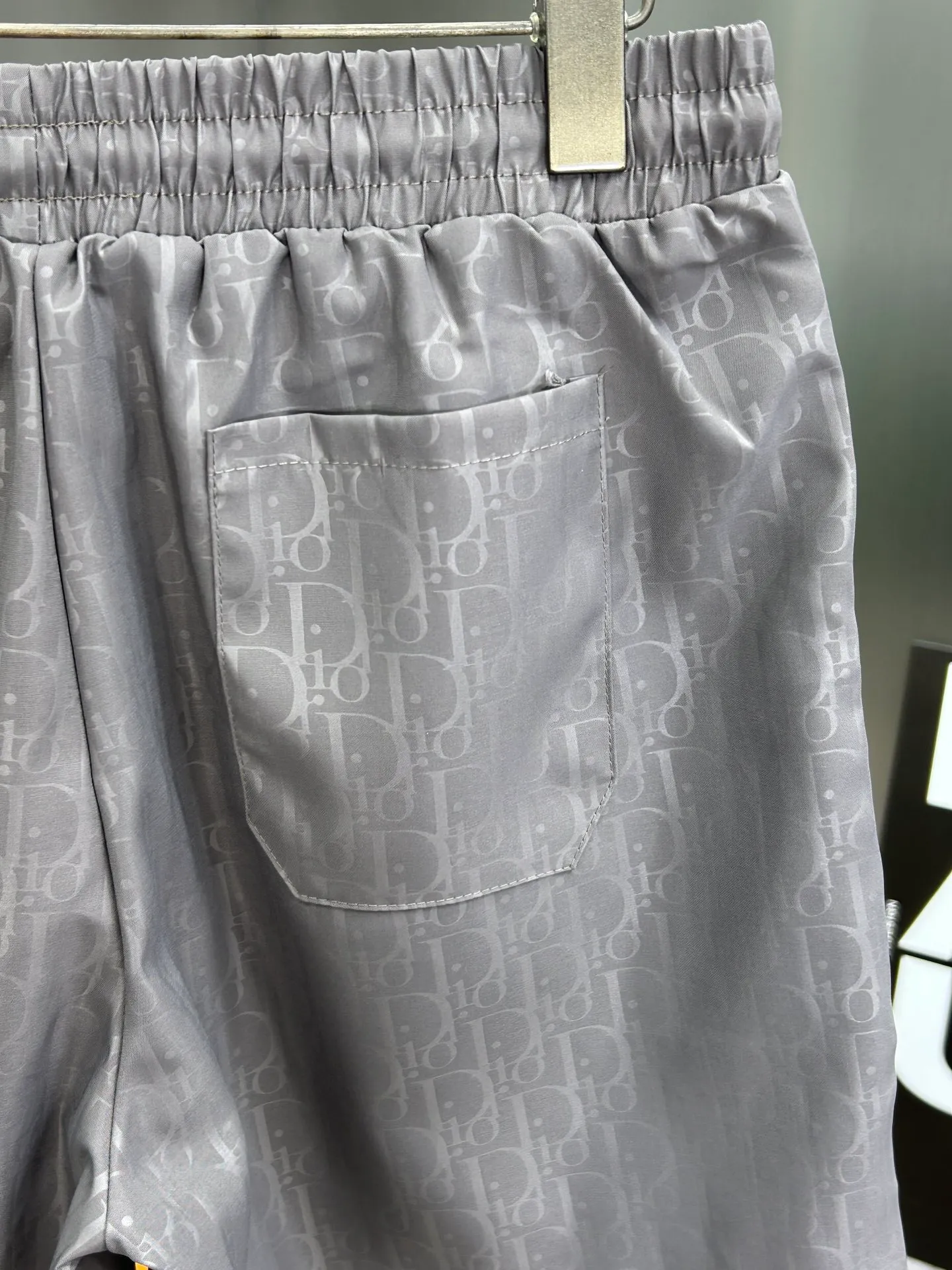🅿️160 DIOR 2025 spring and summer new beach shorts, five-point shorts! Synchronized with the official website. Original 1-1 replica, fine workmanship, original hardware, selected high-quality polyester fiber fabric, delicate feel, a must-have item for summer, super handsome upper body effect, super real shooting, close contact with texture! Size: M-3XL