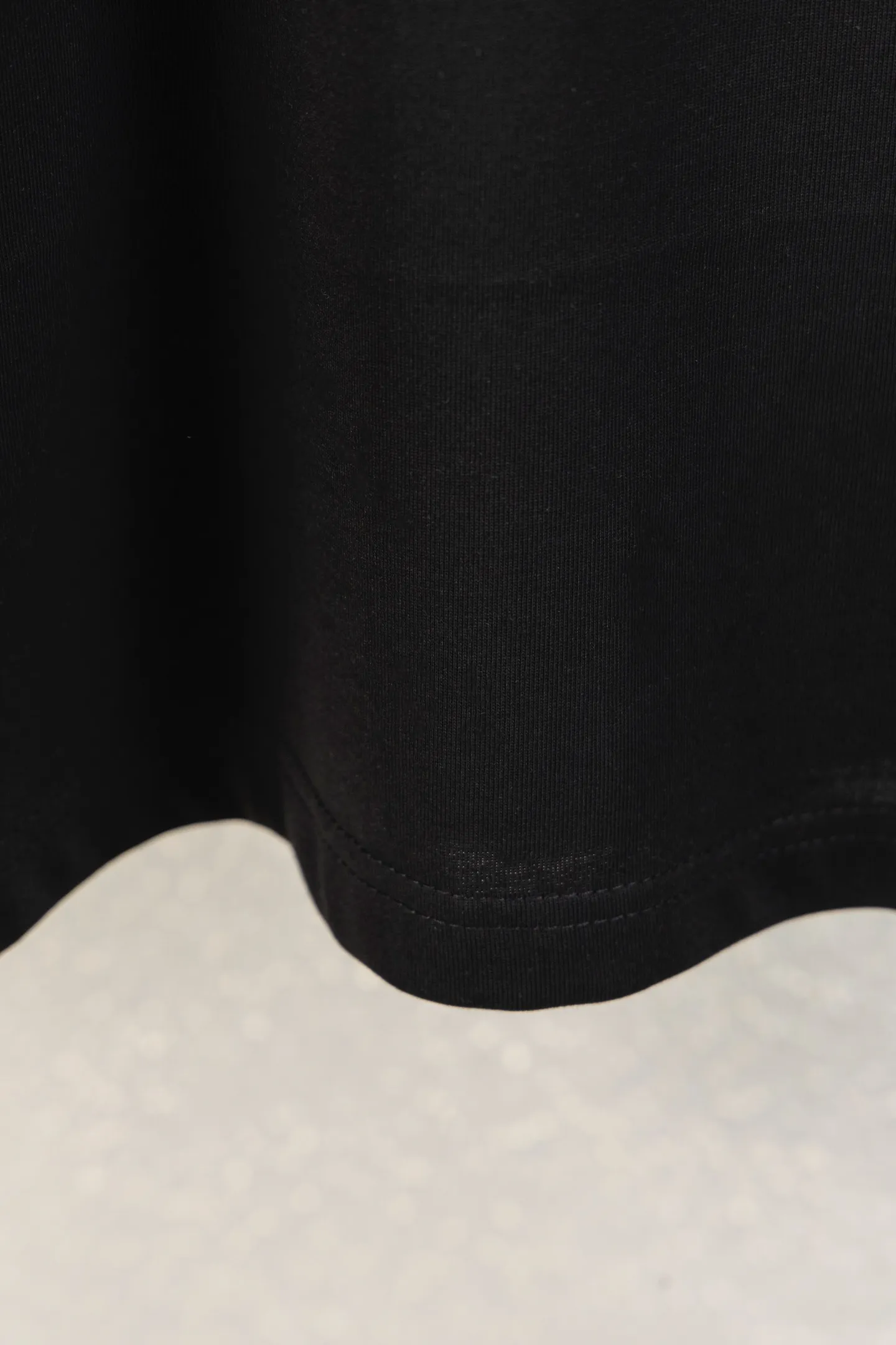 🅿️170 style number k8041 DIOR Dior embroidered letters‼ ️Short-sleeved T-shirt® is the same as the official website *Customized 280g cotton fabric, soft, skin-friendly and comfortable *CD letter logo embroidered on the front *A very simple and elegant one that is unparalleled in terms of upper body comfort, interpreting your luxury and taste, and creating your fashionable charm. ⚠️Washing method: It is recommended to dry clean or wrap the reverse side in a laundry bag and machine wash it quickly in cold water and let it dry naturally! ⚠️Same style for men and women 𝐂𝐎𝐋𝐎𝐔𝐑: white black 𝐒𝐈𝐙𝐄 XS S M L