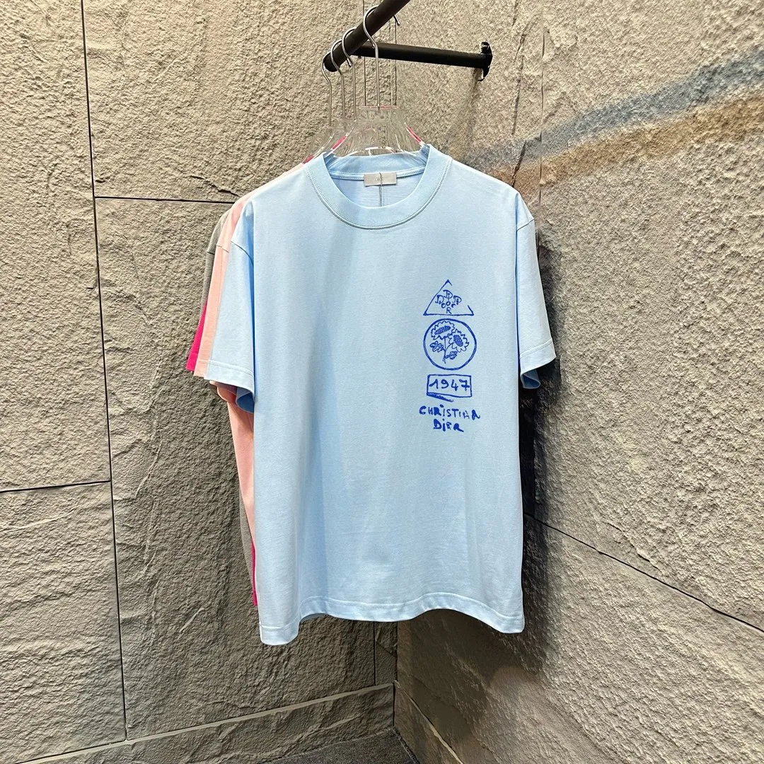 🅿️180 Dio*Dior* 2025 Spring and Summer Style Blue letters printed personalized logo Customized double yarn plain cotton fabric Short-sleeved T-shirt Uniform for men and women Color: White Black Light Blue Size: S (90-130 catties) M (120-150 catties) L (140-165 catties) XL (160-180 catties) XXL (180-210 pounds)