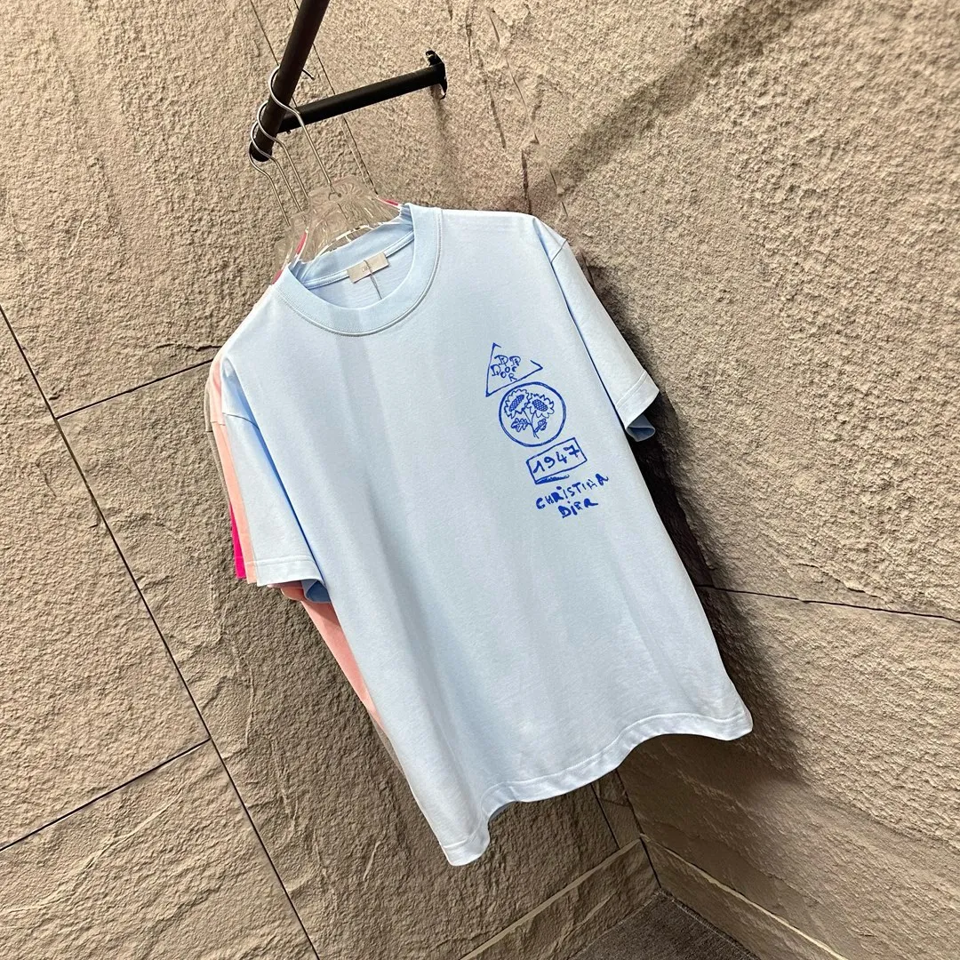 🅿️180 Dio*Dior* 2025 Spring and Summer Style Blue letters printed personalized logo Customized double yarn plain cotton fabric Short-sleeved T-shirt Uniform for men and women Color: White Black Light Blue Size: S (90-130 catties) M (120-150 catties) L (140-165 catties) XL (160-180 catties) XXL (180-210 pounds)
