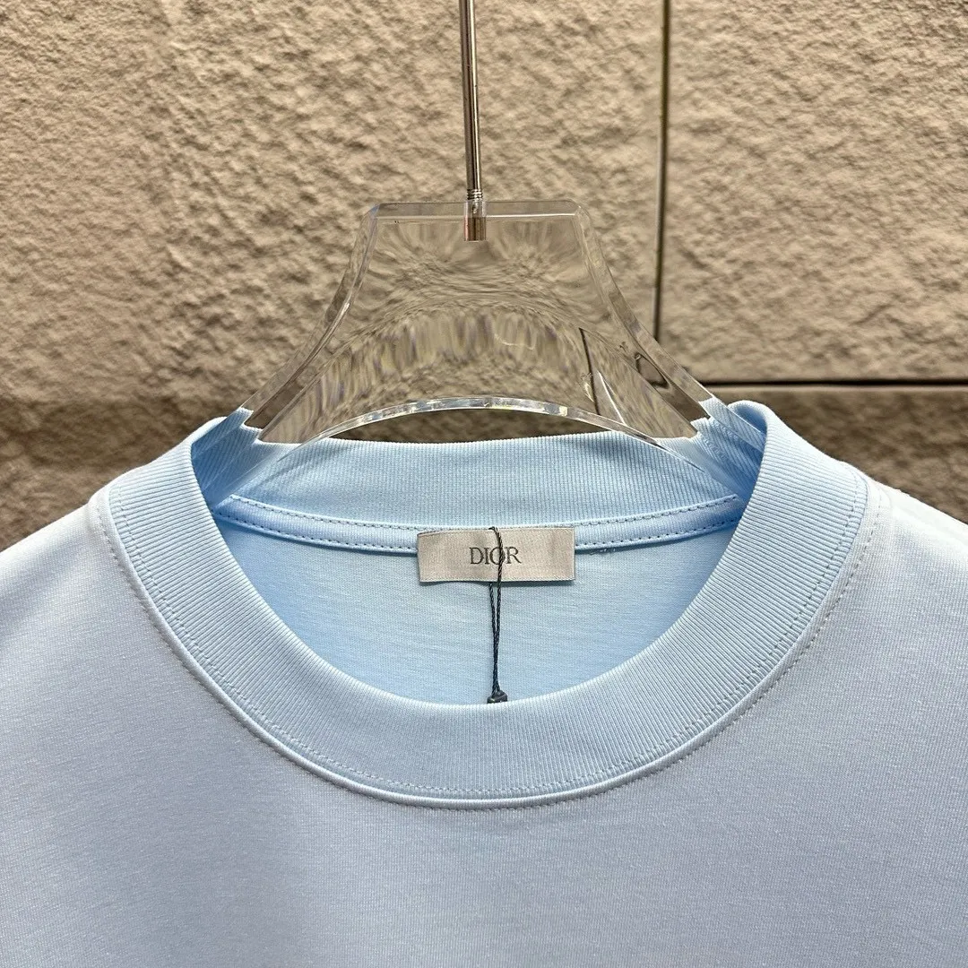🅿️180 Dio*Dior* 2025 Spring and Summer Style Blue letters printed personalized logo Customized double yarn plain cotton fabric Short-sleeved T-shirt Uniform for men and women Color: White Black Light Blue Size: S (90-130 catties) M (120-150 catties) L (140-165 catties) XL (160-180 catties) XXL (180-210 pounds)