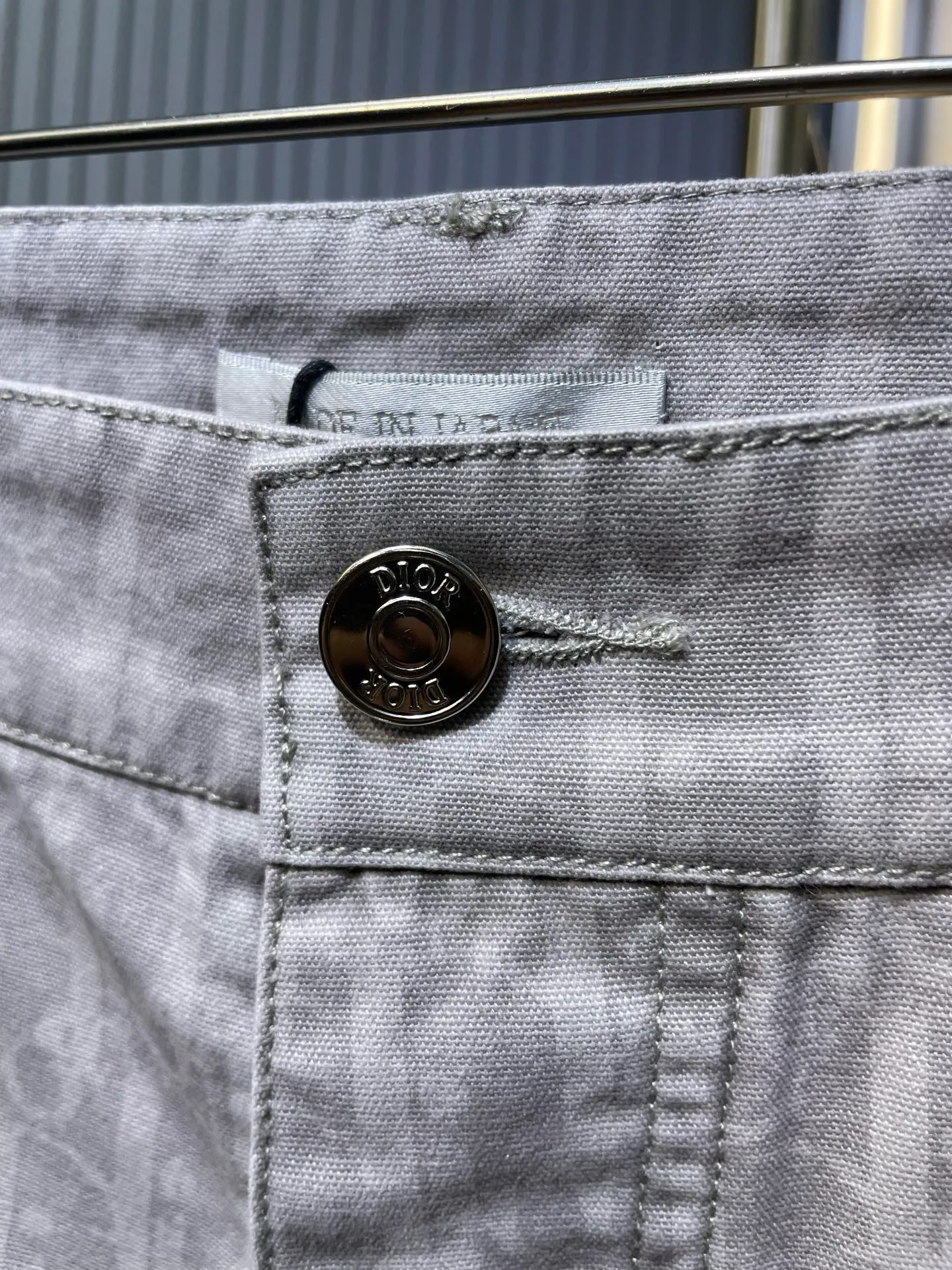 🅿️420 Dior🌟【Top Original】25ss new work jeans display oblique print, reinterpreting the work style with casual tailoring. Crafted from gray cotton denim, it's finished with a classic oblique print all over for an elegant look. Wear with the matching shirt for a graphic look. Code number: s-xl