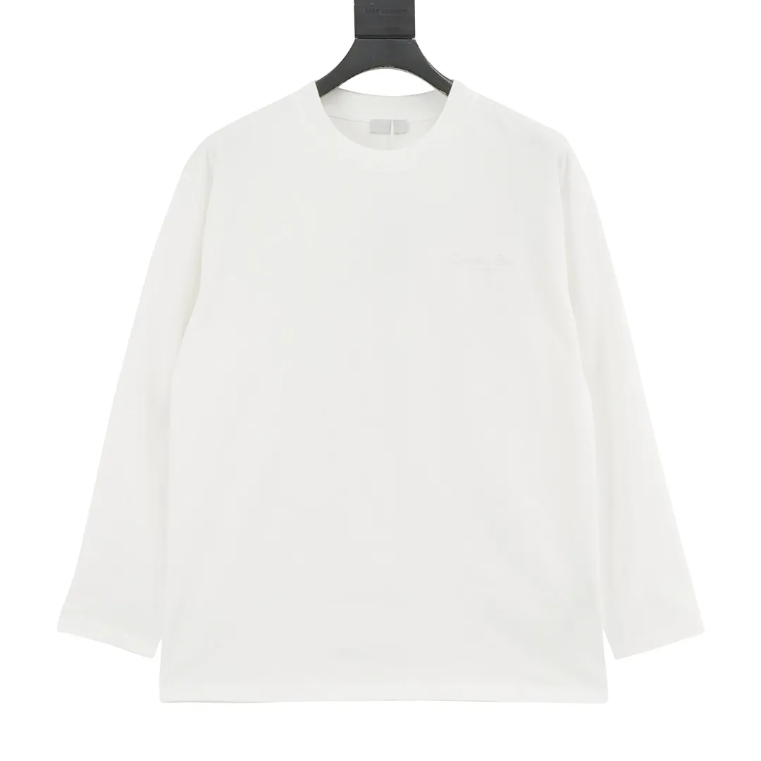 🅿️380 Dior/Dior classic embroidered signature long sleeves are made of customized fabrics. DuPont Sorona material is added, which is skin-friendly, long-lasting antibacterial, anti-mite, and more washable. The cotton thread has been repeatedly processed to remove inferior coarse fibers and impurities, leaving only high-quality cotton fibers, making the fabric more advanced and classy. Environmentally friendly polishing enzyme technology gives the fabric a clean appearance and clear texture. Fine workmanship, compare with the counters! A highly recognizable long-sleeved style with great upper body effect!!! Super versatile! Same style for men and women. Color: black, white Size: S-XL