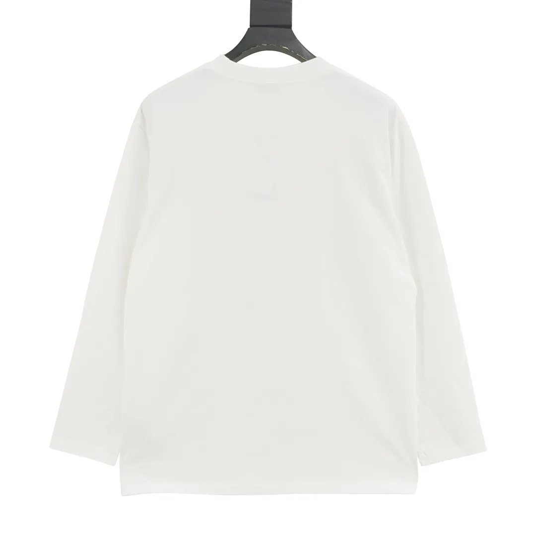 🅿️380 Dior/Dior classic embroidered signature long sleeves are made of customized fabrics. DuPont Sorona material is added, which is skin-friendly, long-lasting antibacterial, anti-mite, and more washable. The cotton thread has been repeatedly processed to remove inferior coarse fibers and impurities, leaving only high-quality cotton fibers, making the fabric more advanced and classy. Environmentally friendly polishing enzyme technology gives the fabric a clean appearance and clear texture. Fine workmanship, compare with the counters! A highly recognizable long-sleeved style with great upper body effect!!! Super versatile! Same style for men and women. Color: black, white Size: S-XL