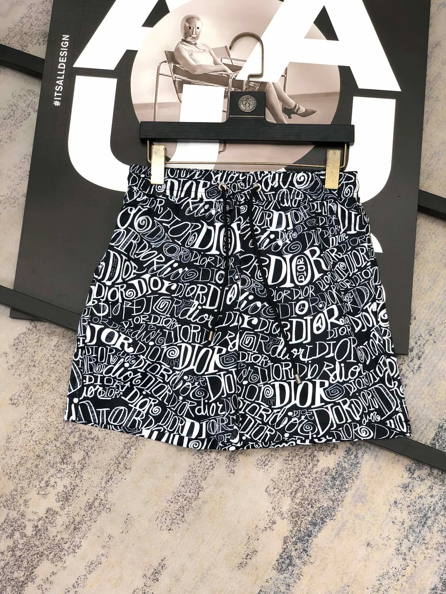 🅿️160 Dior's latest 2025 summer style men's casual shorts, beach pants, custom-made quick-drying fabrics, soft and smooth texture, not only the overlord on the beach, but also very stylish even when worn casually on the street, a versatile item in summer. Same style for men and women Size: M-3XL