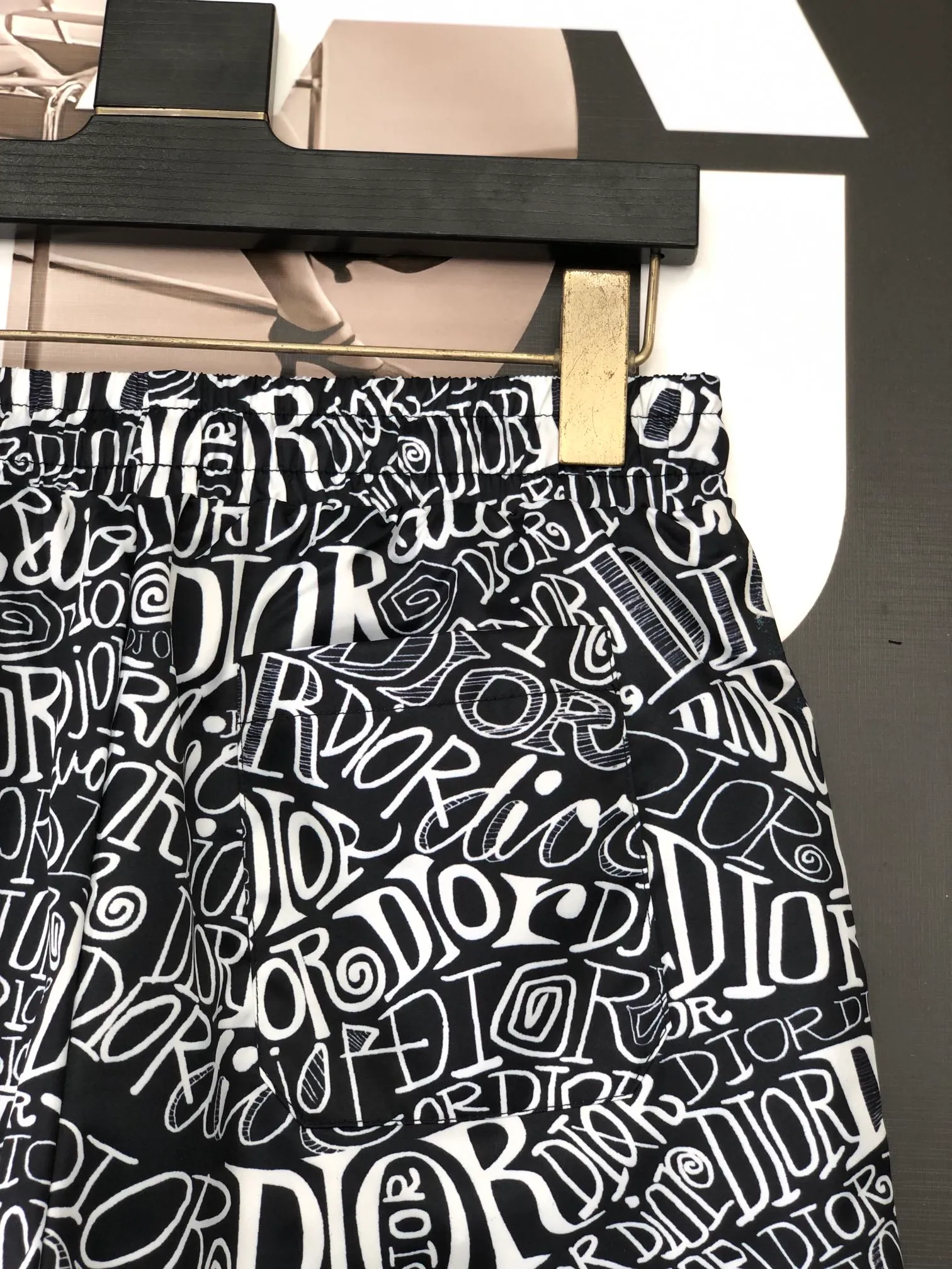 🅿️160 Dior's latest 2025 summer style men's casual shorts, beach pants, custom-made quick-drying fabrics, soft and smooth texture, not only the overlord on the beach, but also very stylish even when worn casually on the street, a versatile item in summer. Same style for men and women Size: M-3XL