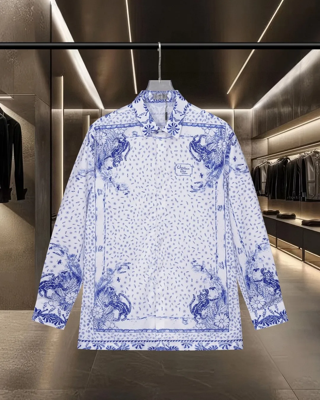 🅿️296 DIOR 🔥Breaking news, limited edition animal and flower logo digitally printed long-sleeved shirt, 2025ss official website new long-sleeved shirt, exquisitely printed logo, high-end version, custom-made fabrics at the counter, highly breathable and comfortable, exquisitely crafted, with impeccable detail processing, ✅customized logo engraved buttons, complete with three labels. Brand element design concept reflects high quality. It feels delicate and soft! It presents a casual cut and the upper body shape is great! 🐍Size: M-XXL